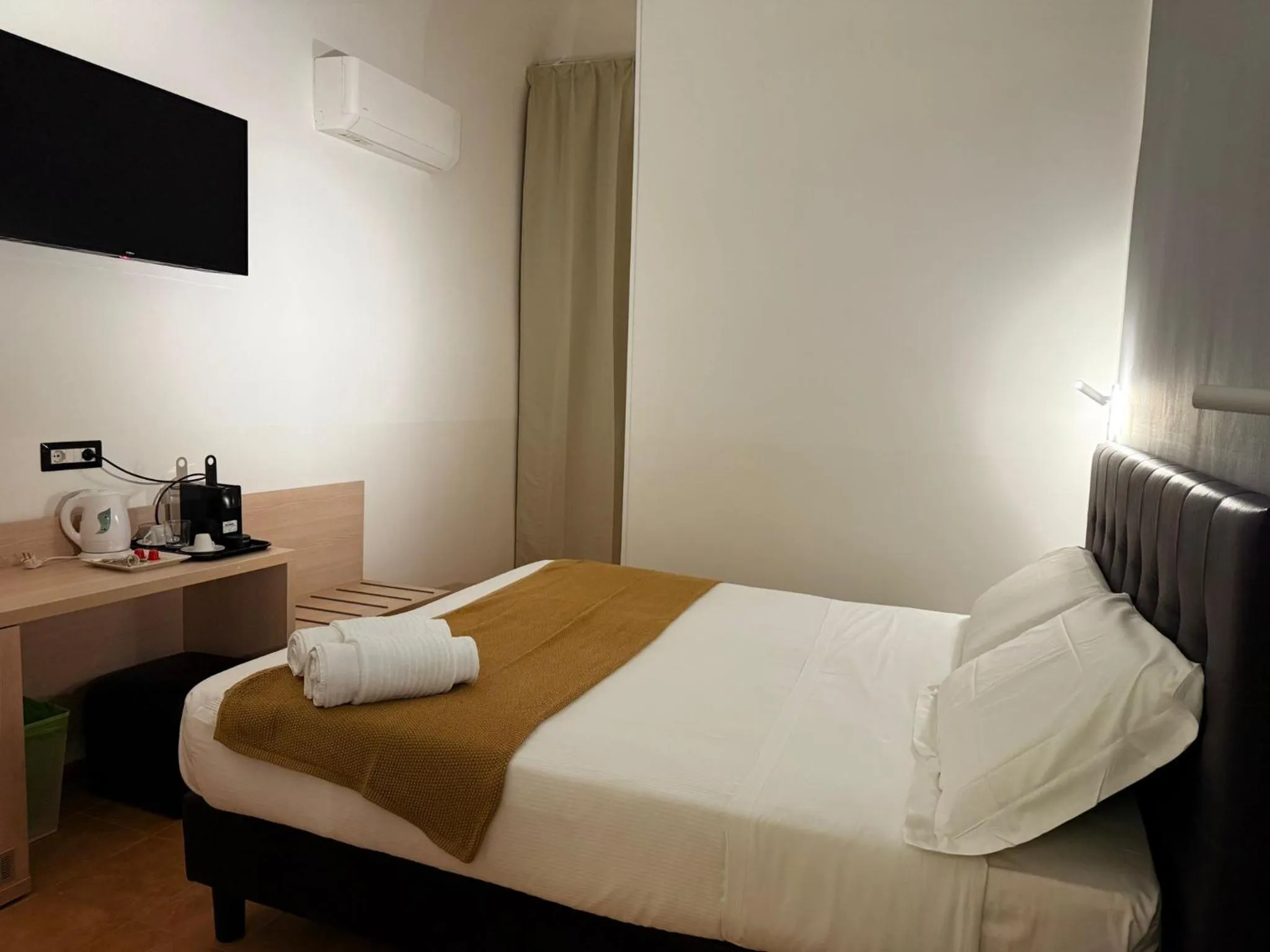 Bedroom, Bed in Conte GuestHouse