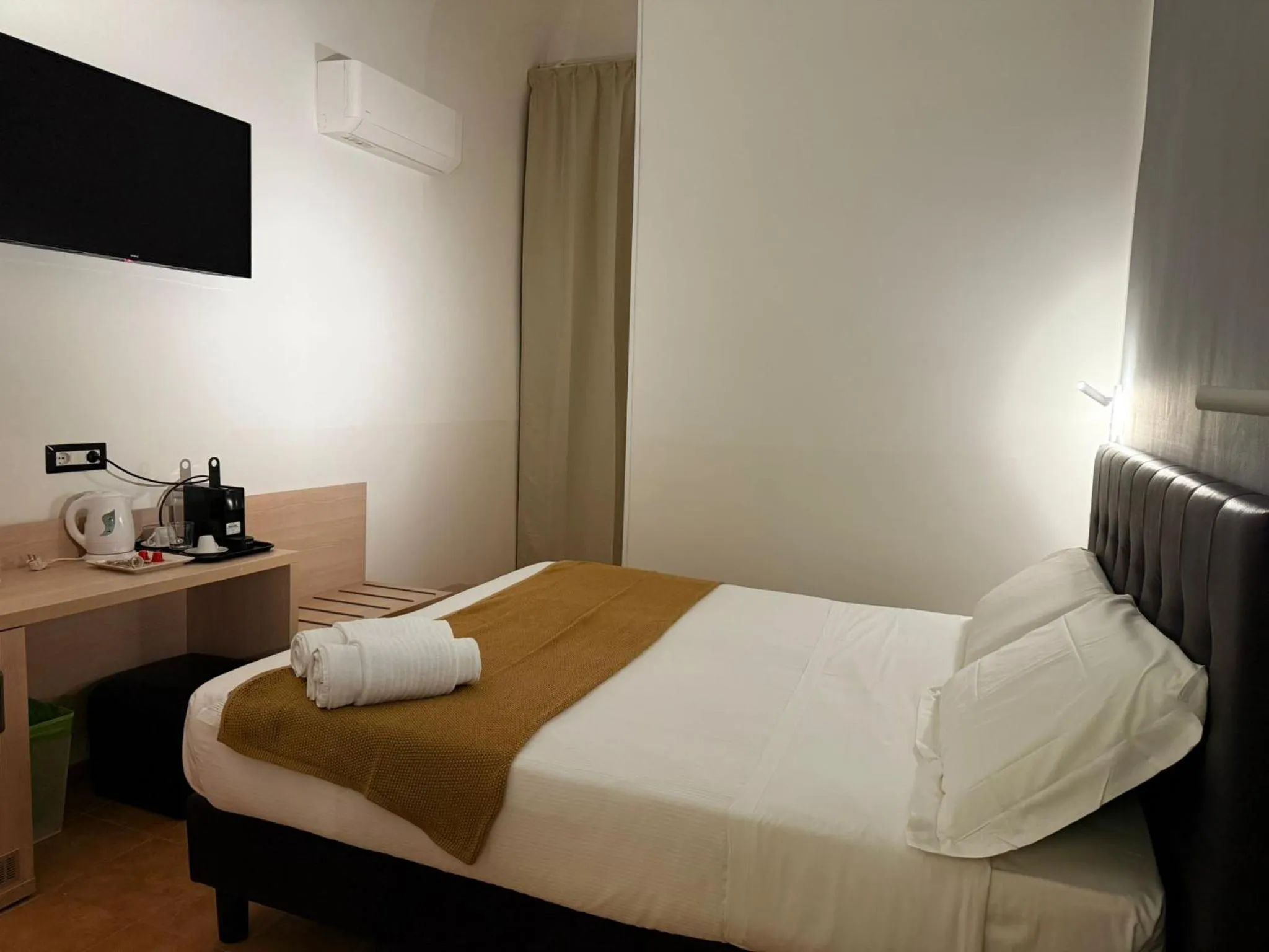 Bedroom, Bed in Conte GuestHouse