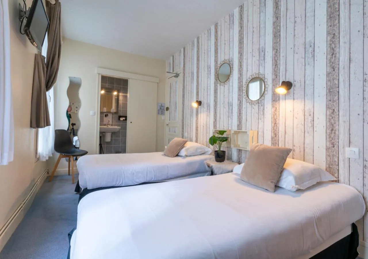 Bedroom, Bed in Nouvel Hôtel