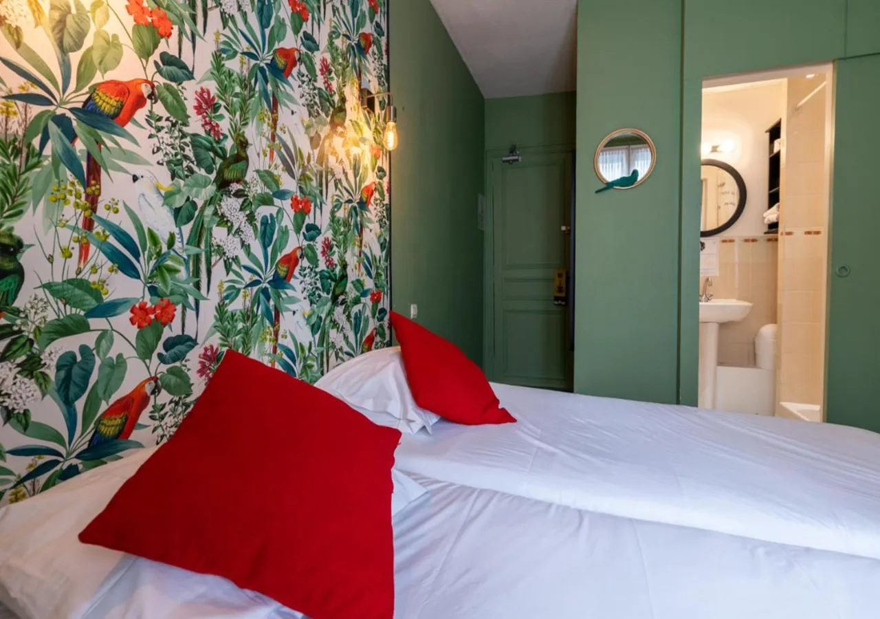 Bedroom, Bed in Nouvel Hôtel