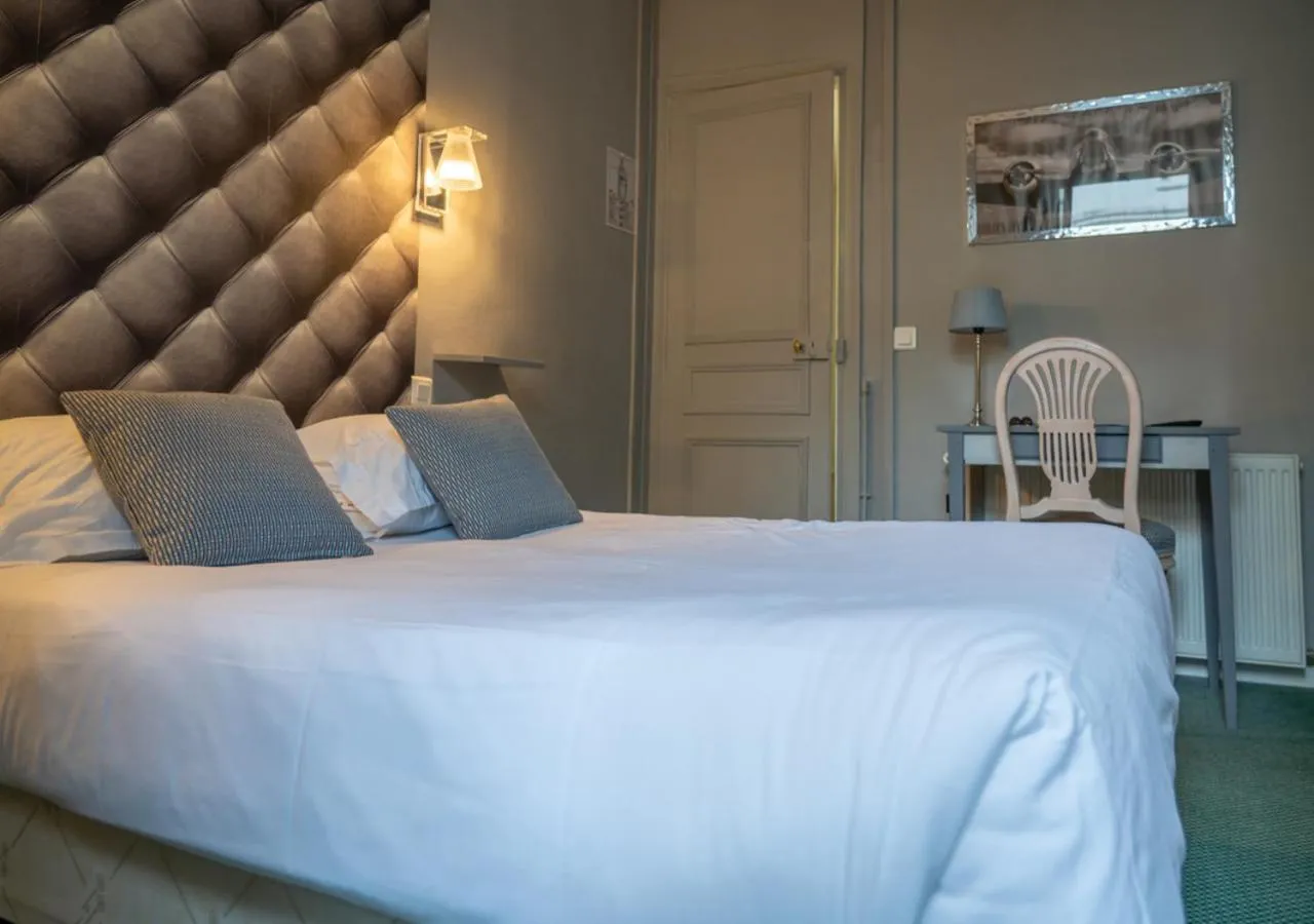 Bedroom, Bed in Nouvel Hôtel