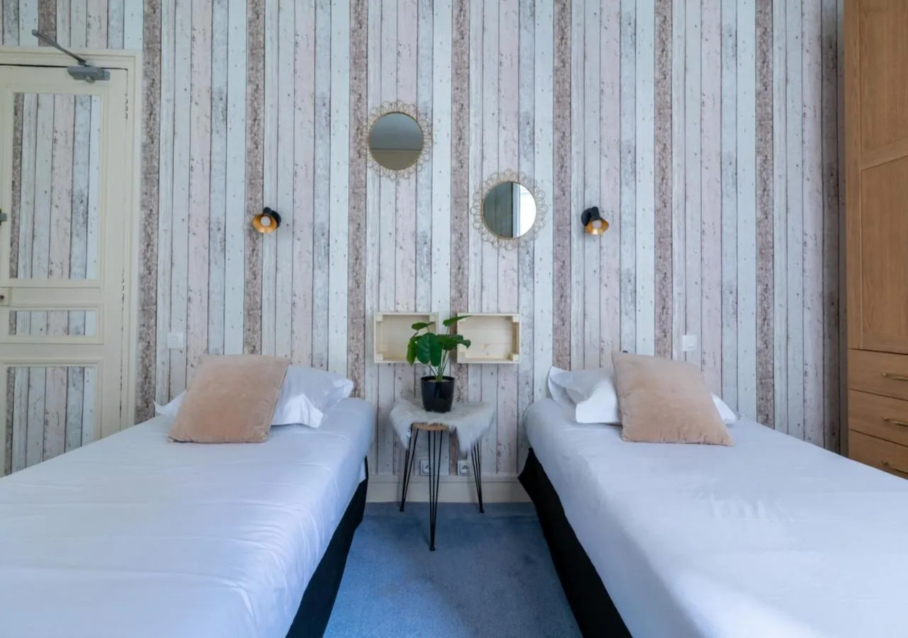 Bedroom, Bed in Nouvel Hôtel