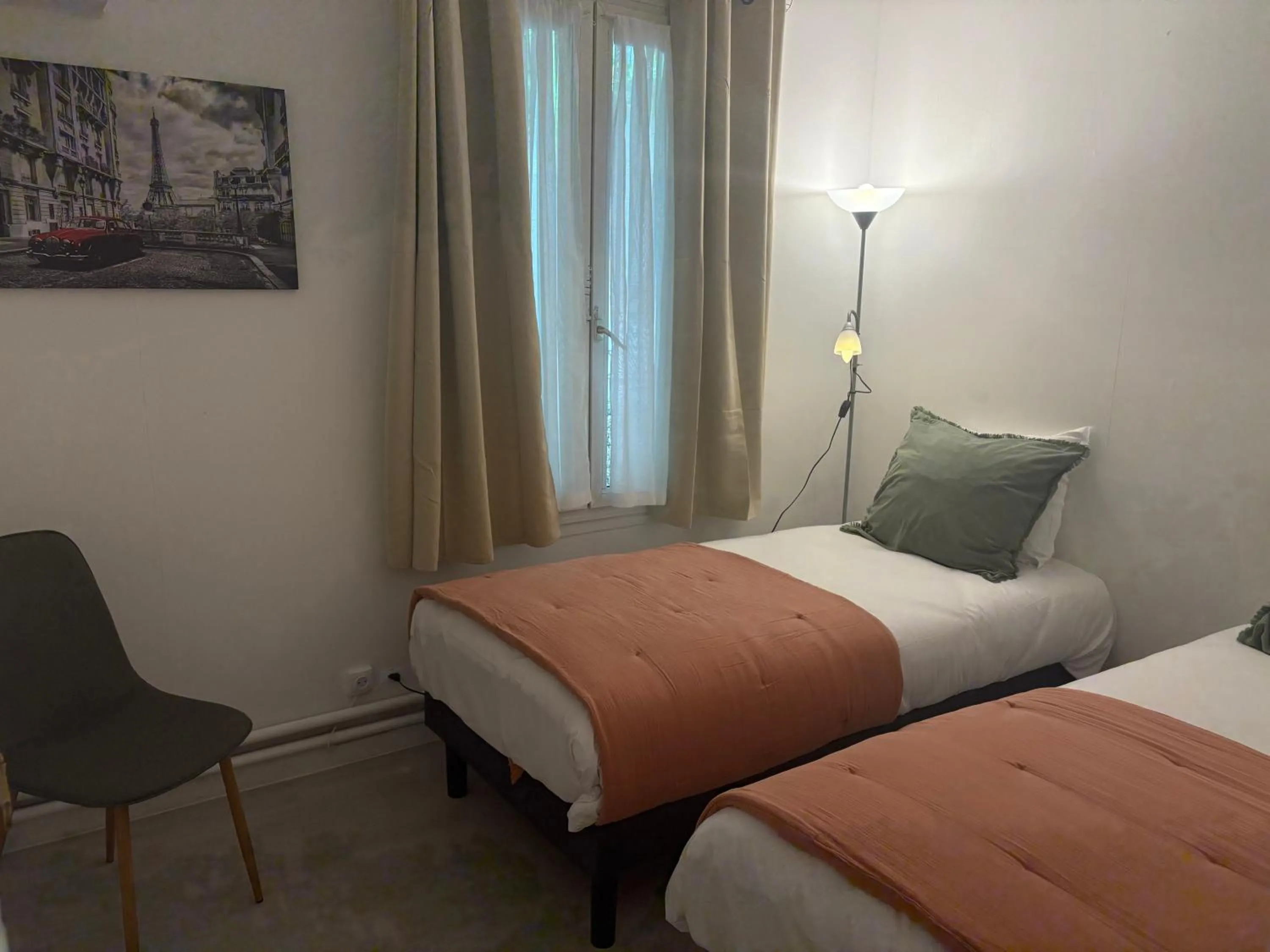 Bed in Nouvel Hôtel