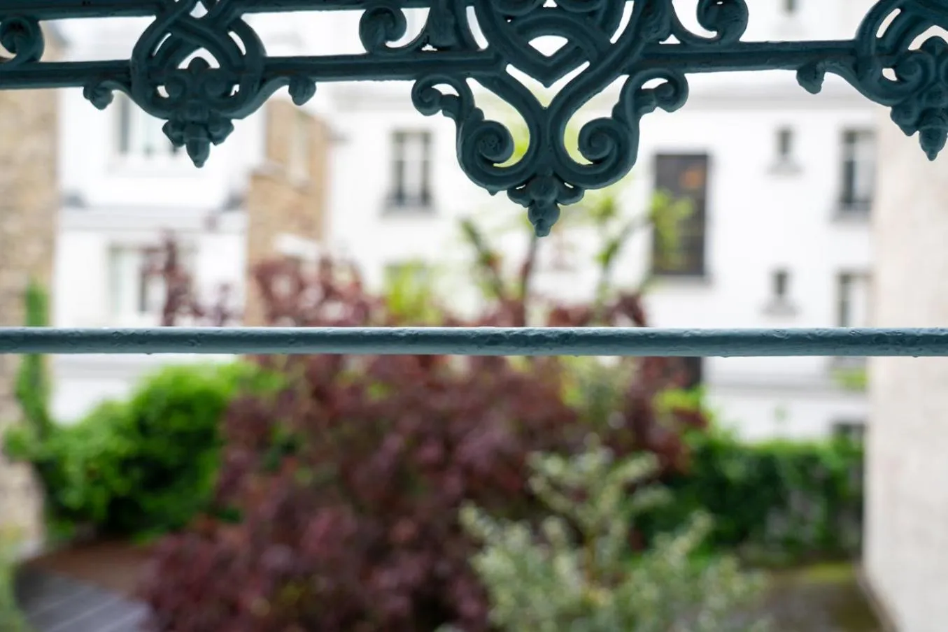 Garden view in Nouvel Hôtel
