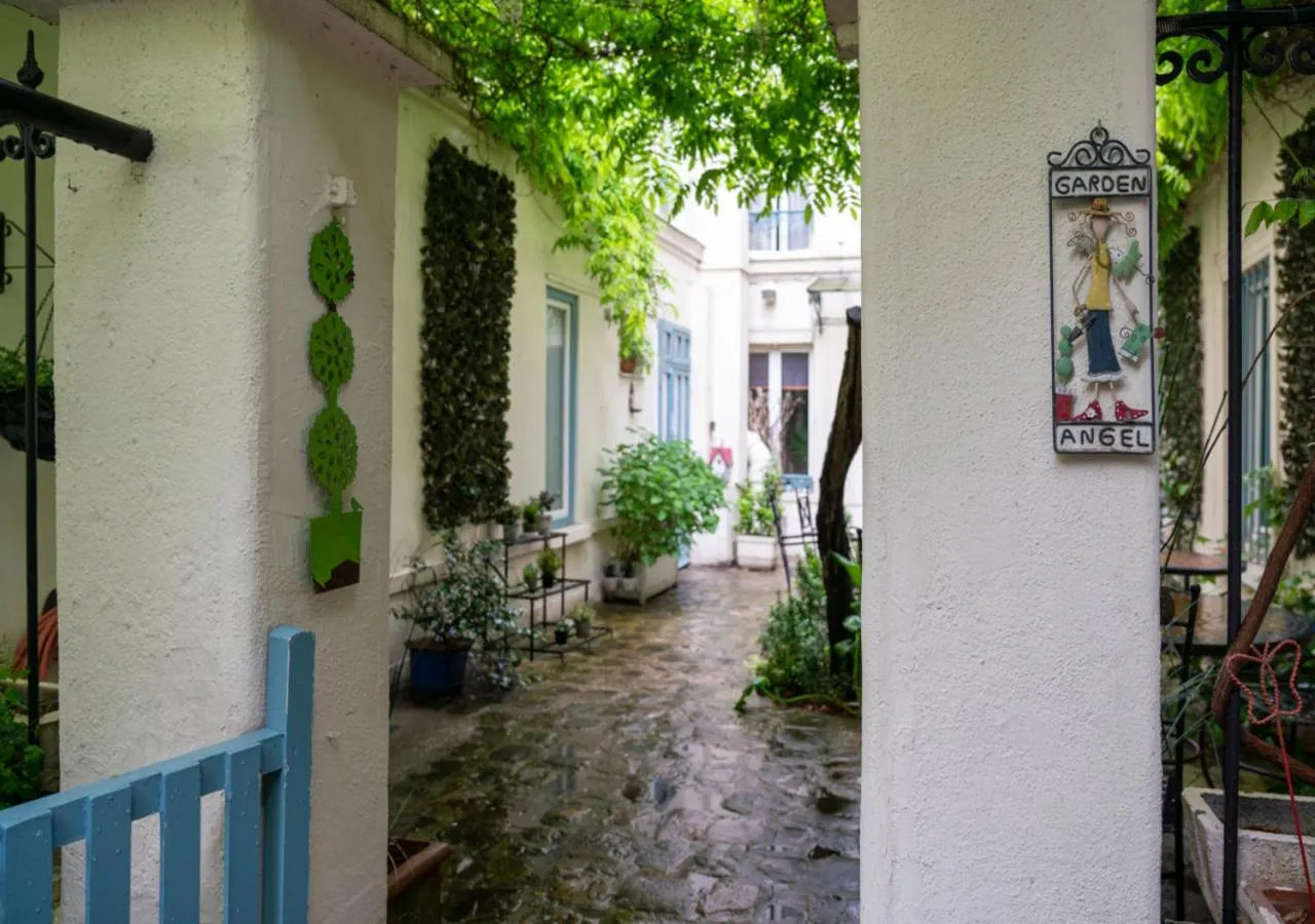 Garden in Nouvel Hôtel