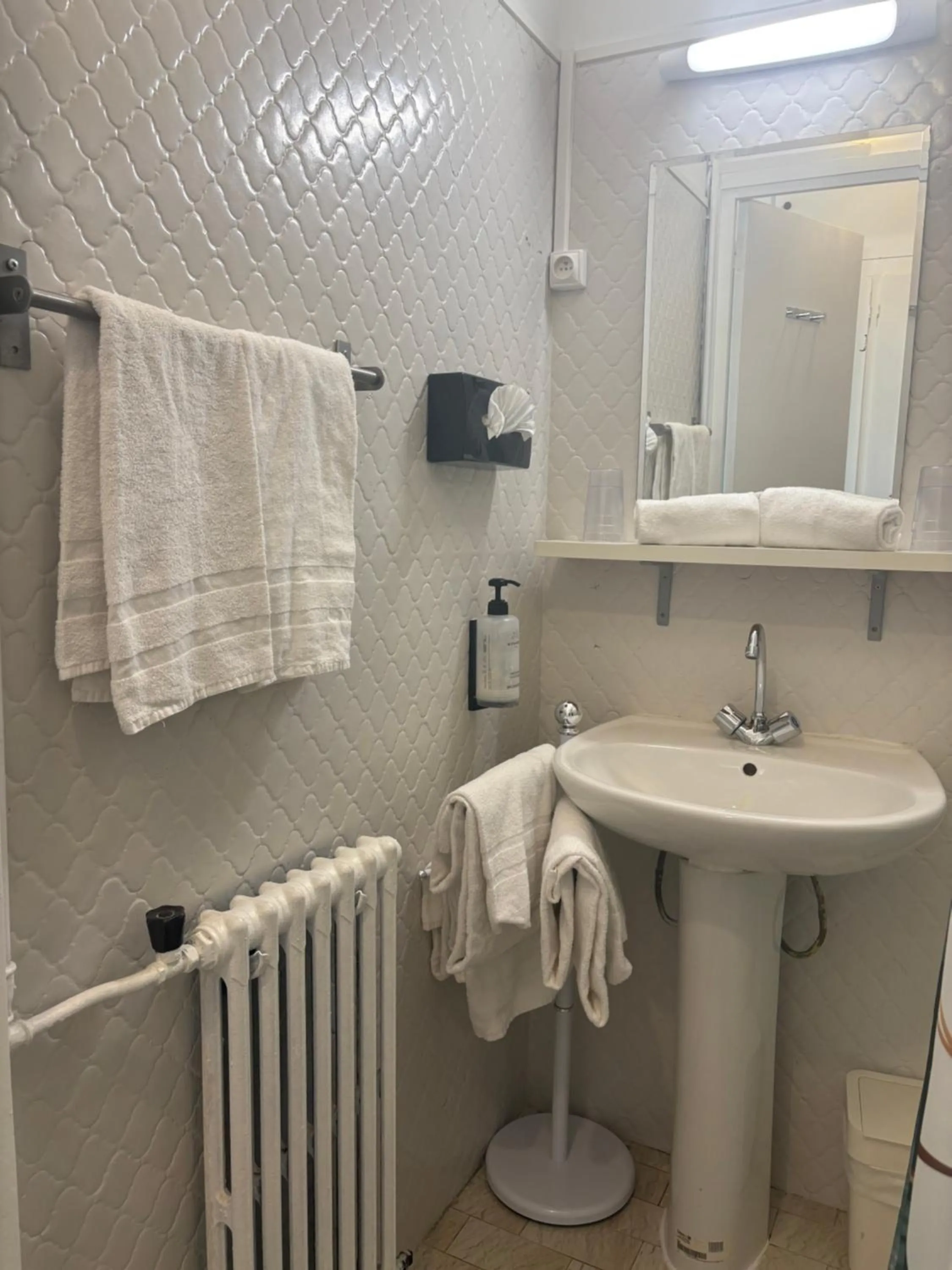 Bathroom in Nouvel Hôtel