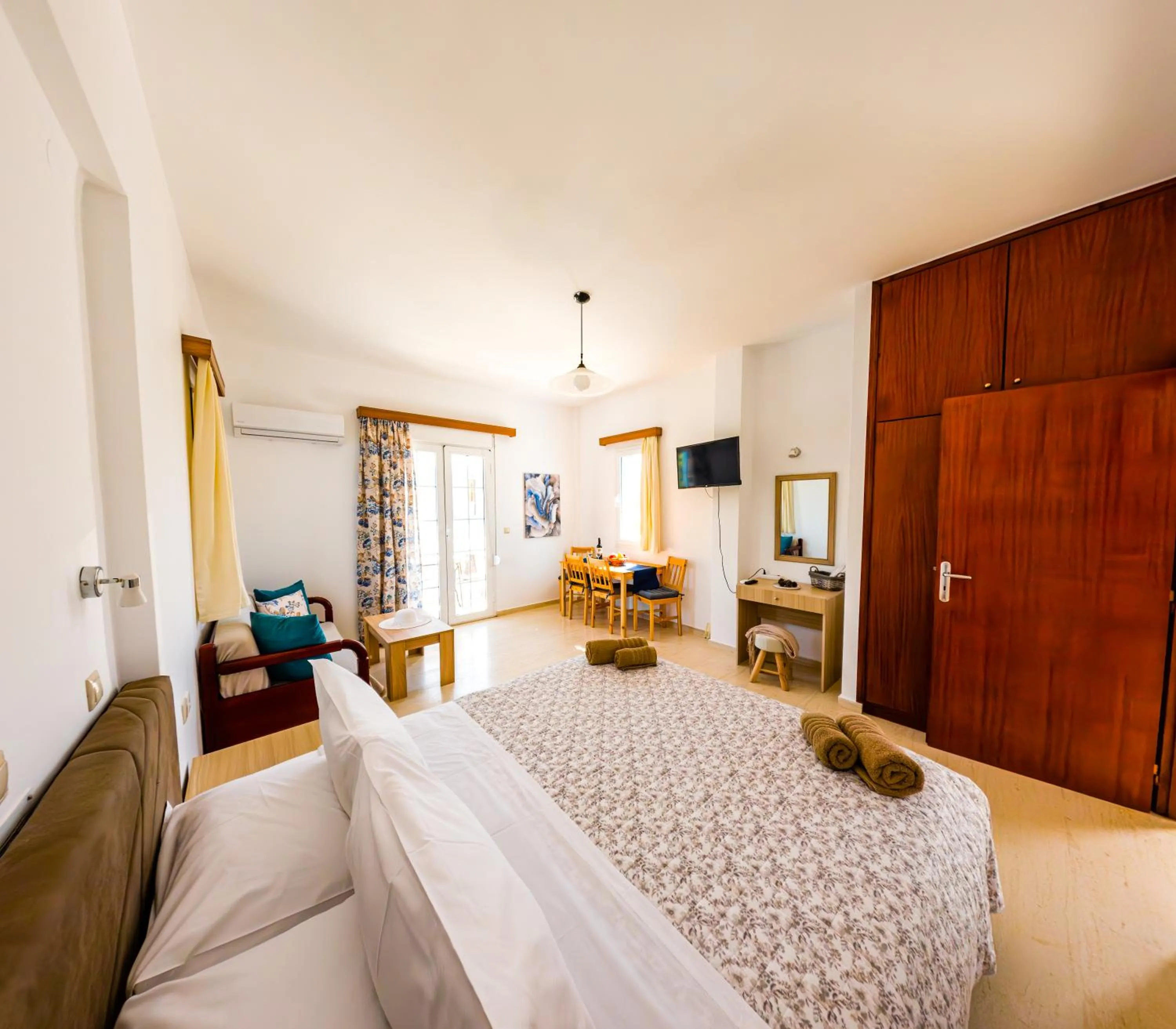 Seating area, Bed in Anna Ageliki