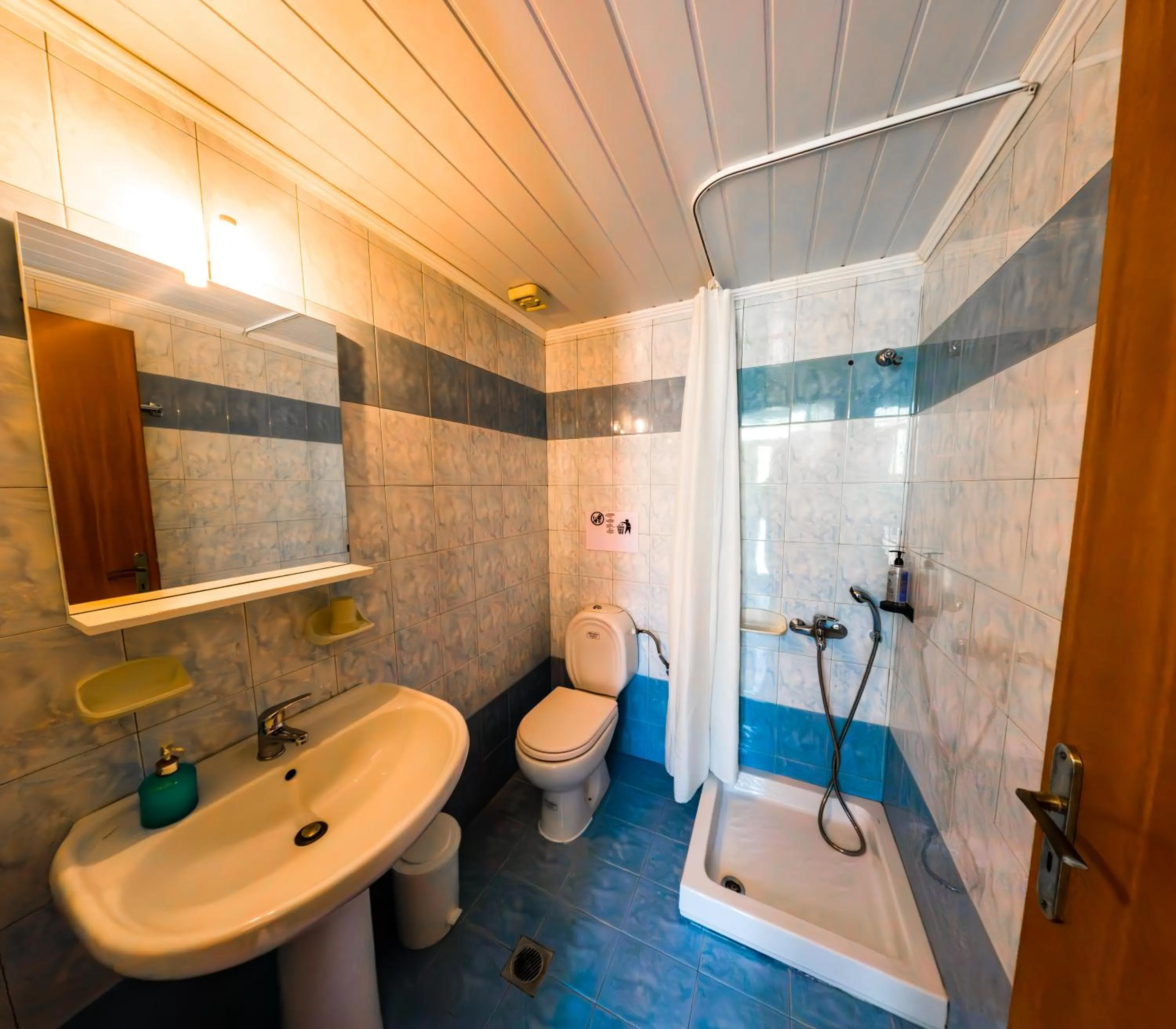 Shower in Anna Ageliki