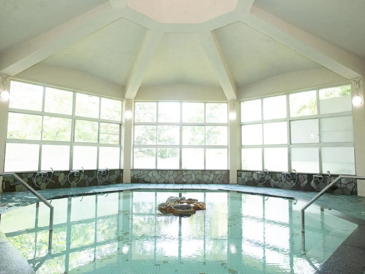 Hot Spring Bath in Hotel Okukujikan