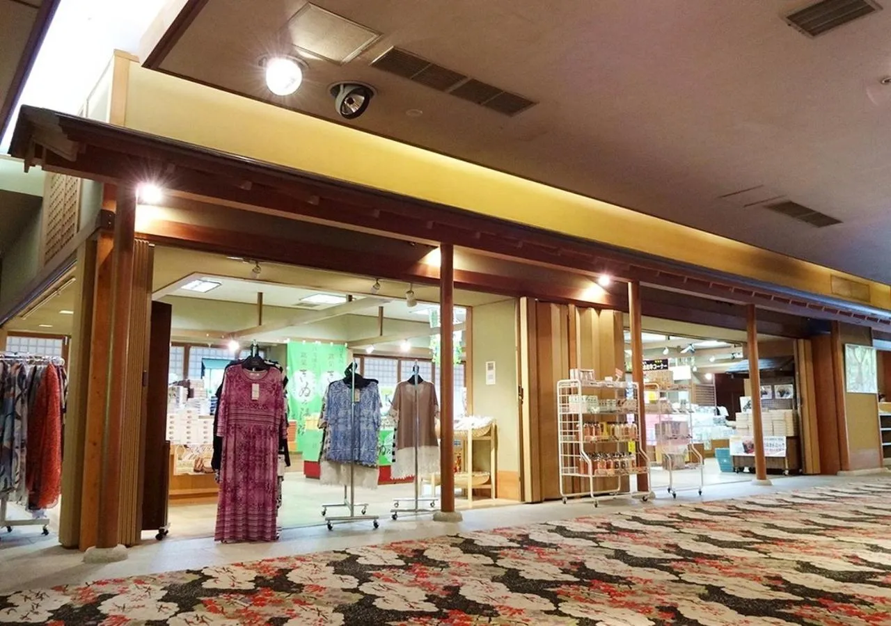 On-site shops in Hotel Yunishigawa