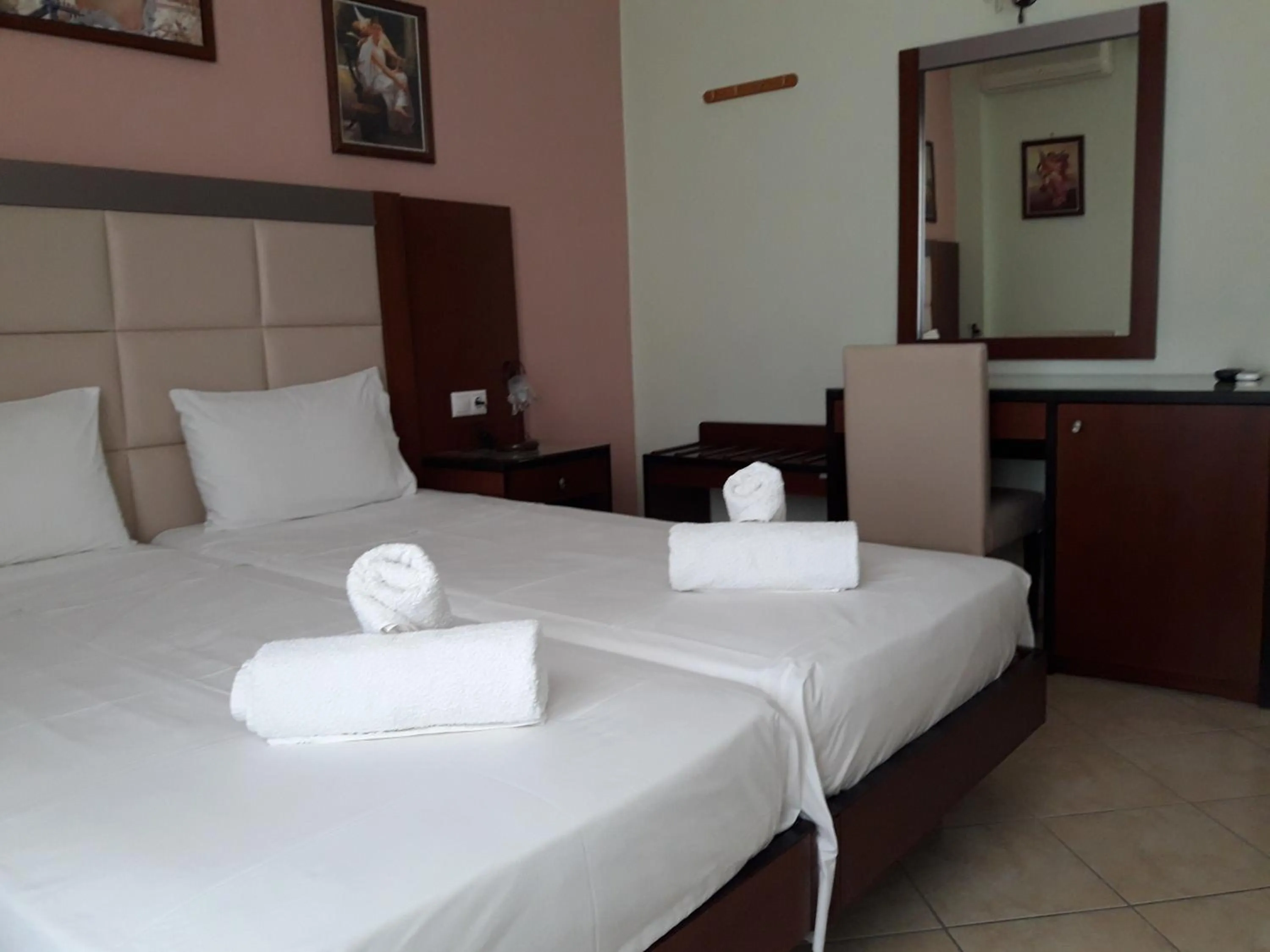 Photo of the whole room, Bed in Parthenon