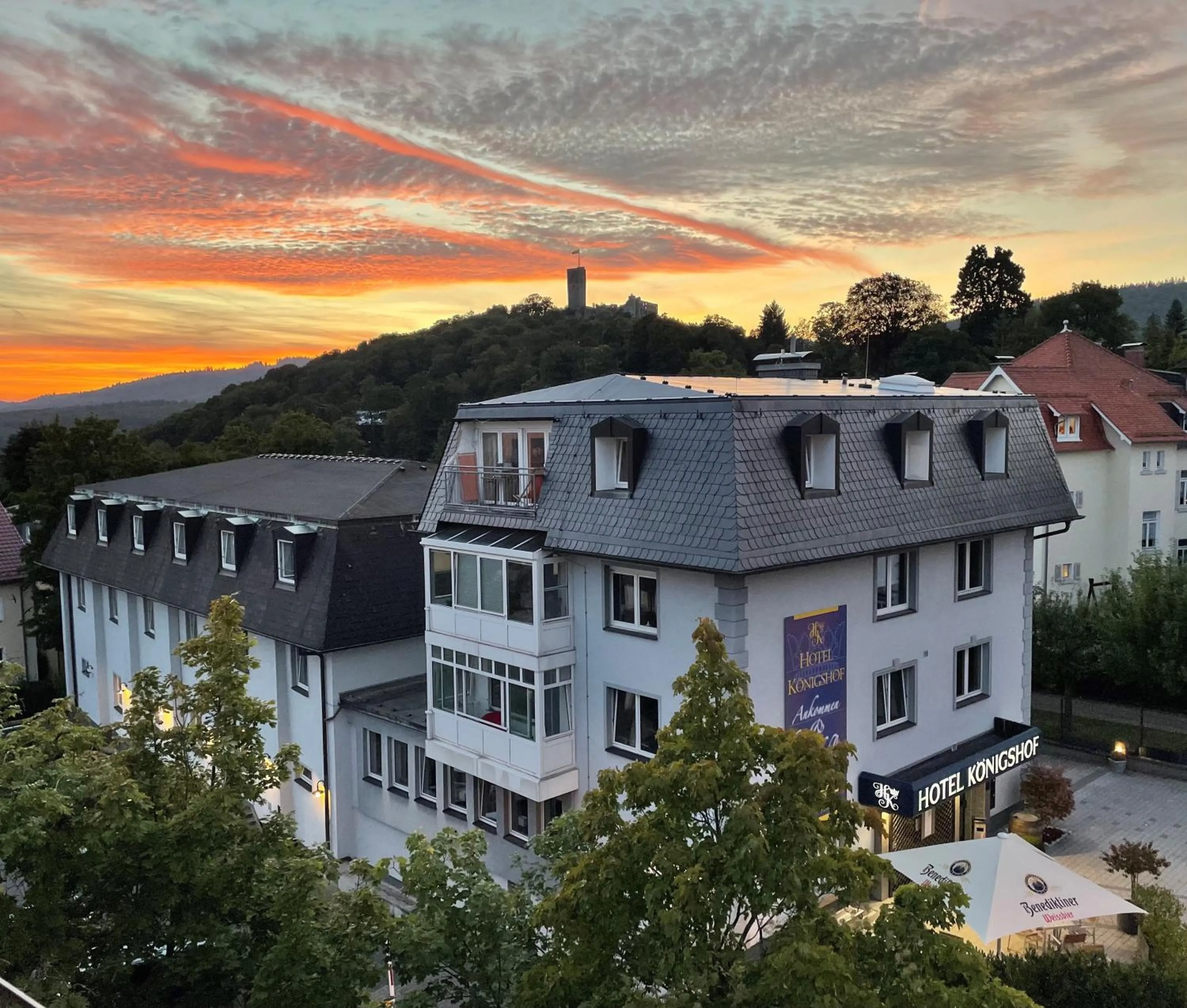 Property building in Königshof Bed and Breakfast