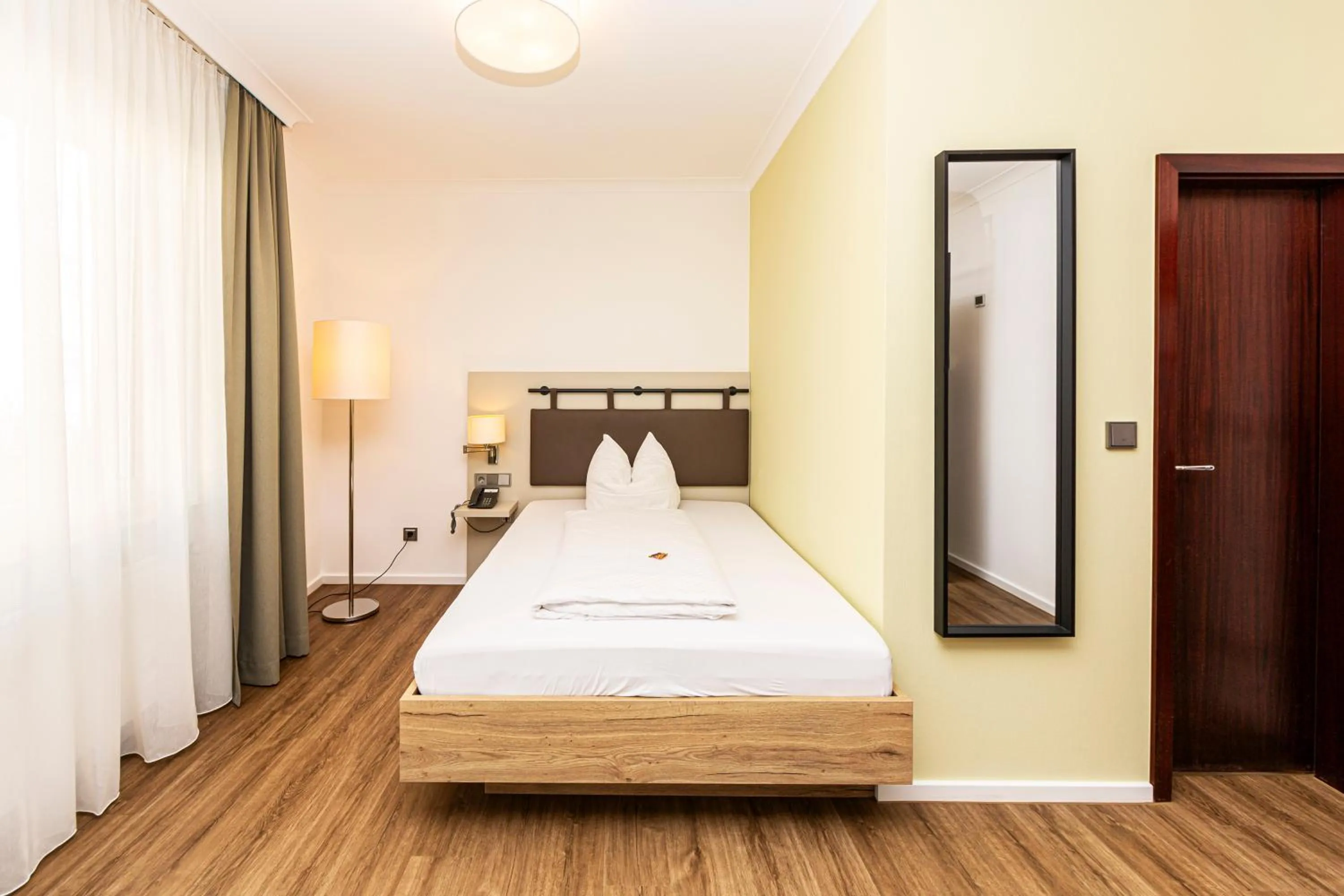 Photo of the whole room, Bed in Königshof Bed and Breakfast