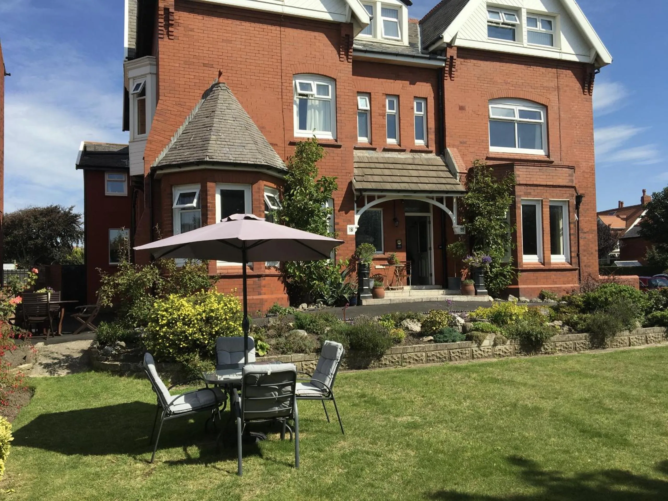 Property building in Mode - The Old School House