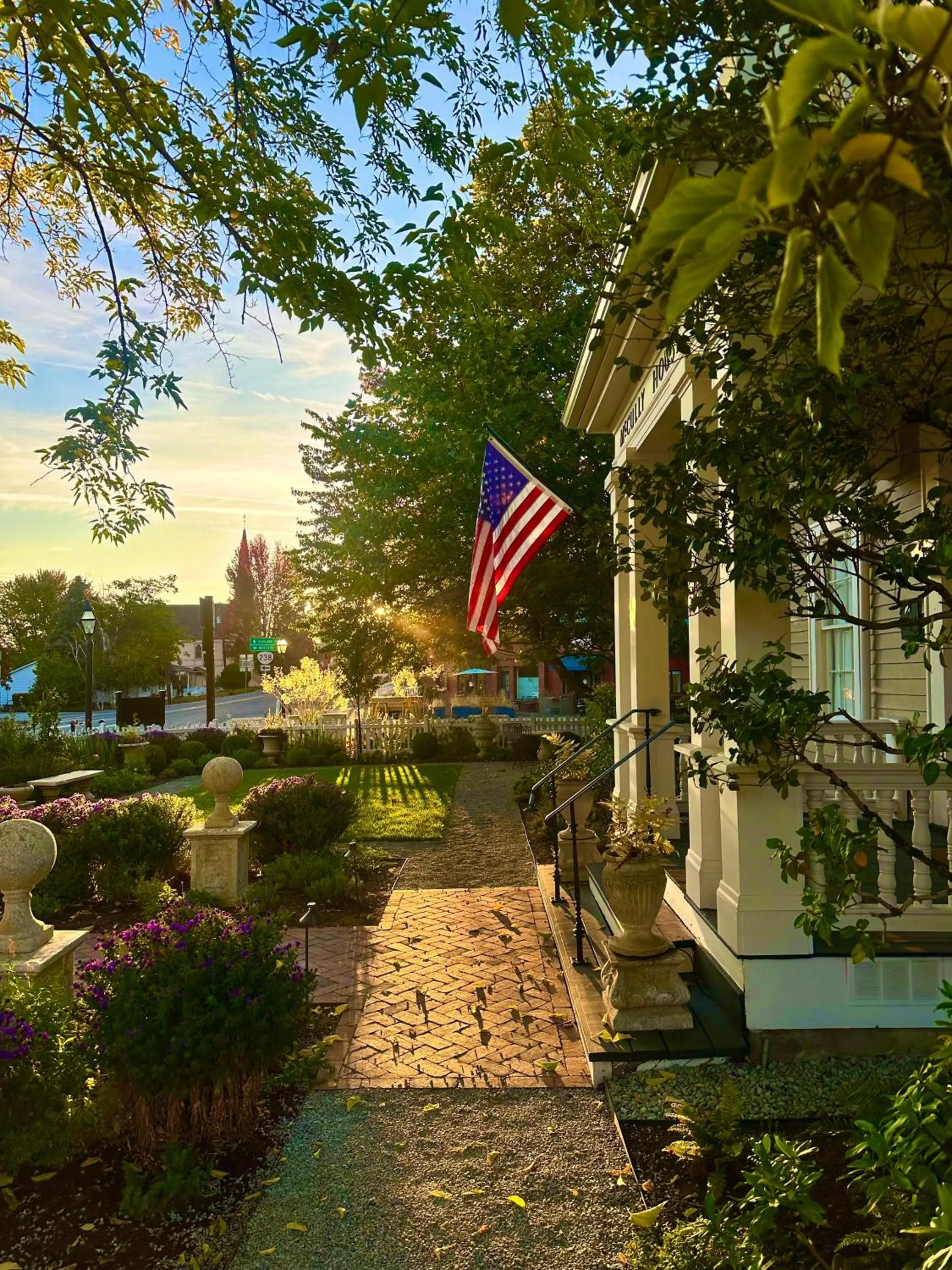 Facade/entrance in McCully House Inn