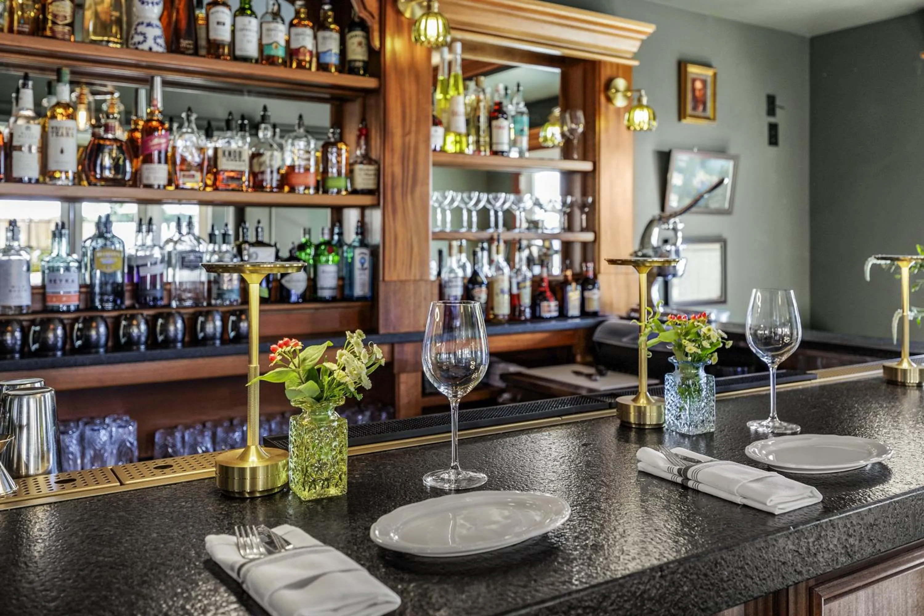 Lounge or bar in McCully House Inn