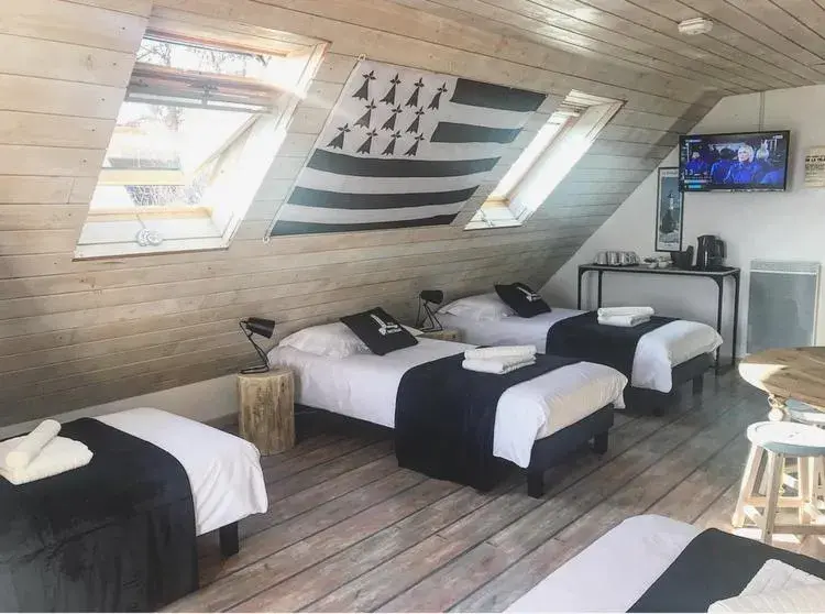 6-Bed Mixed Dormitory Room in Île ô des capucins 6-Bed Mixed Dormitory Room in Île ô des capucins