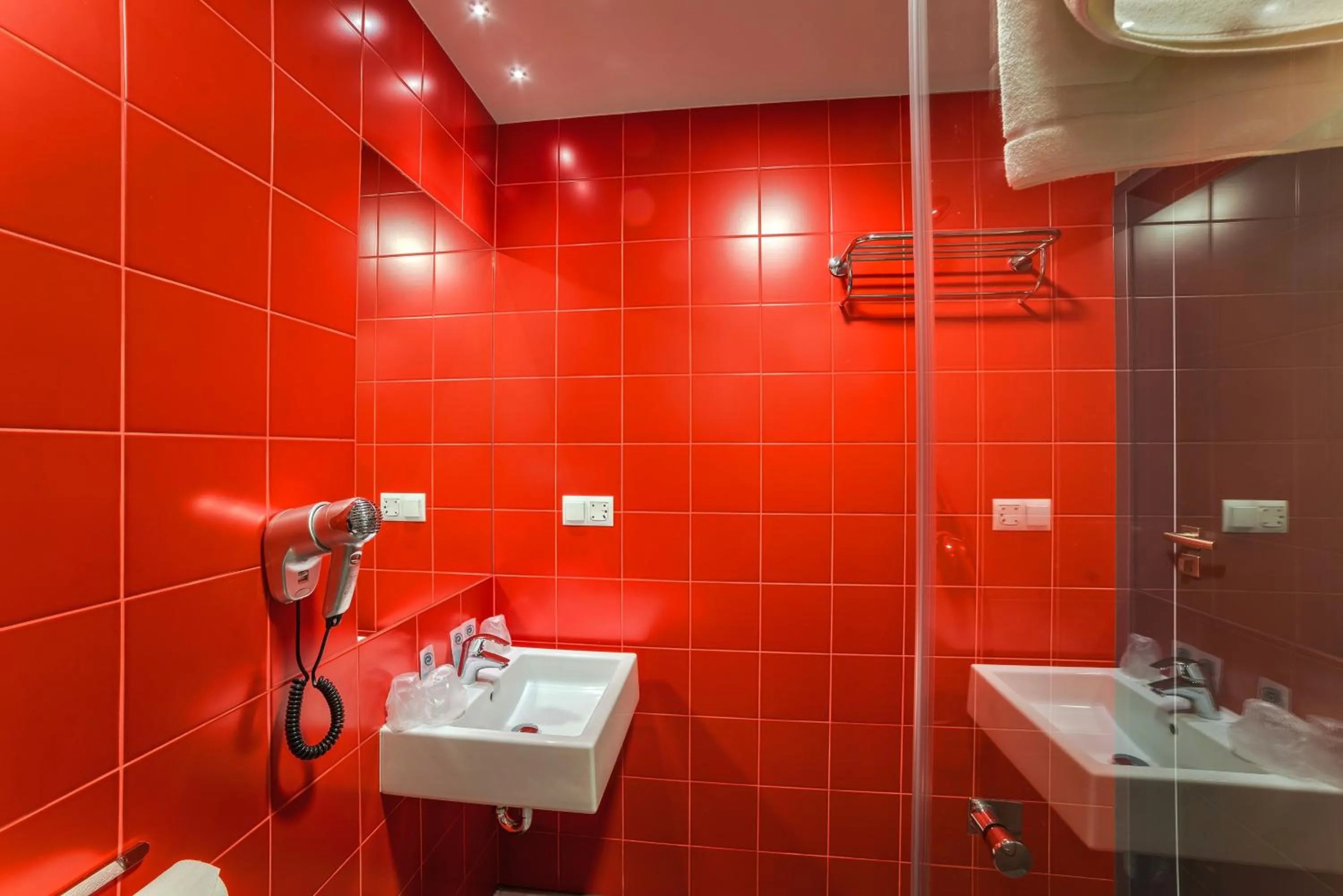 Shower in Hotel Scout