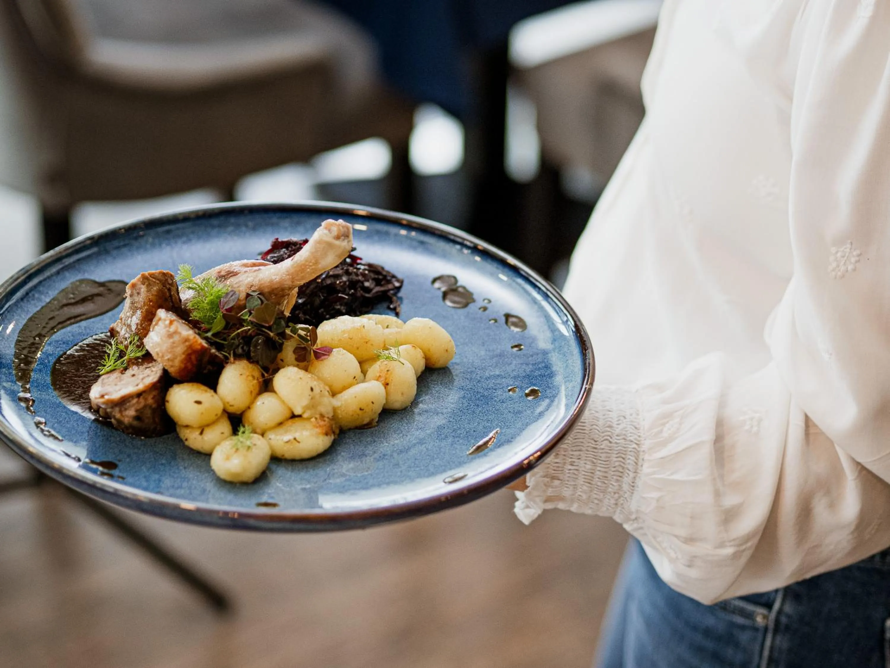 Food and drinks in Hotel Scout