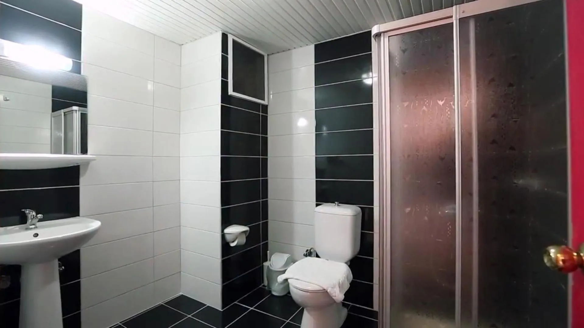 Bathroom in Maren Beach Apart Hotel