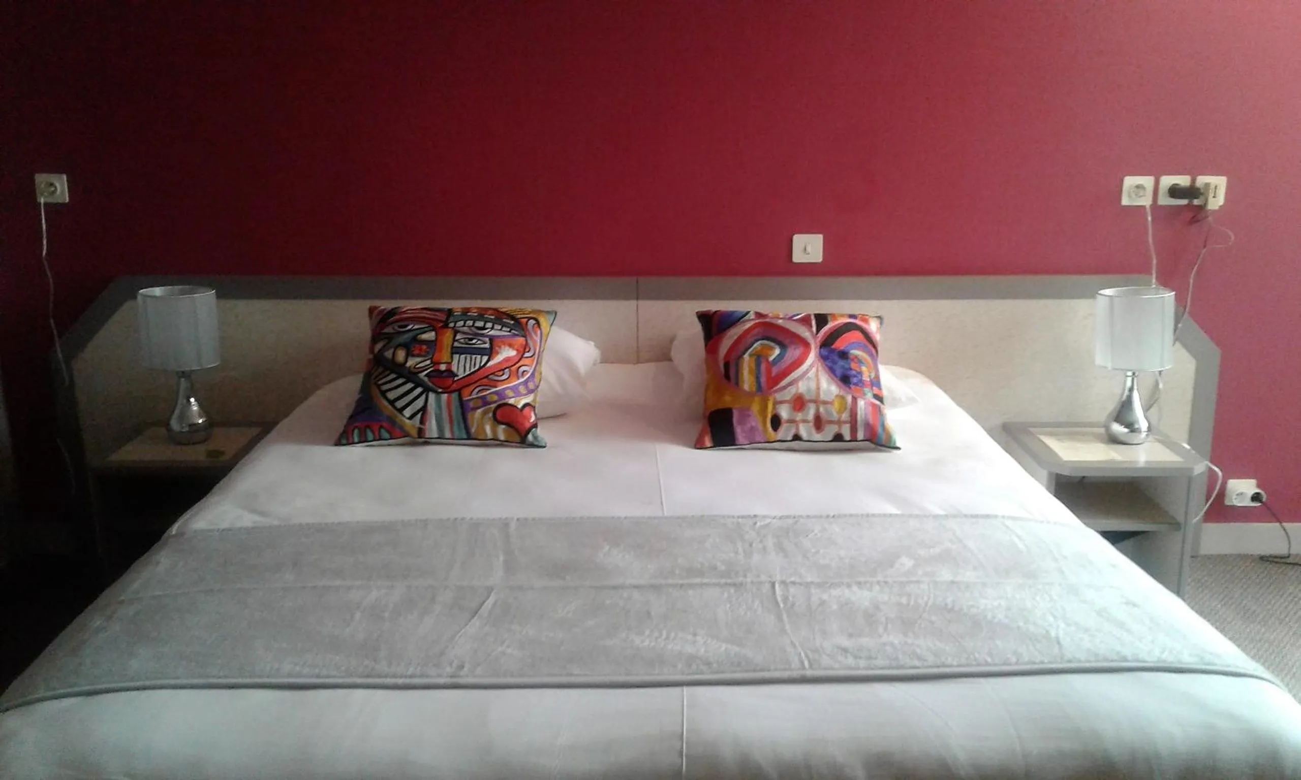 Bed in Hotel Restaurant Le Capricorne