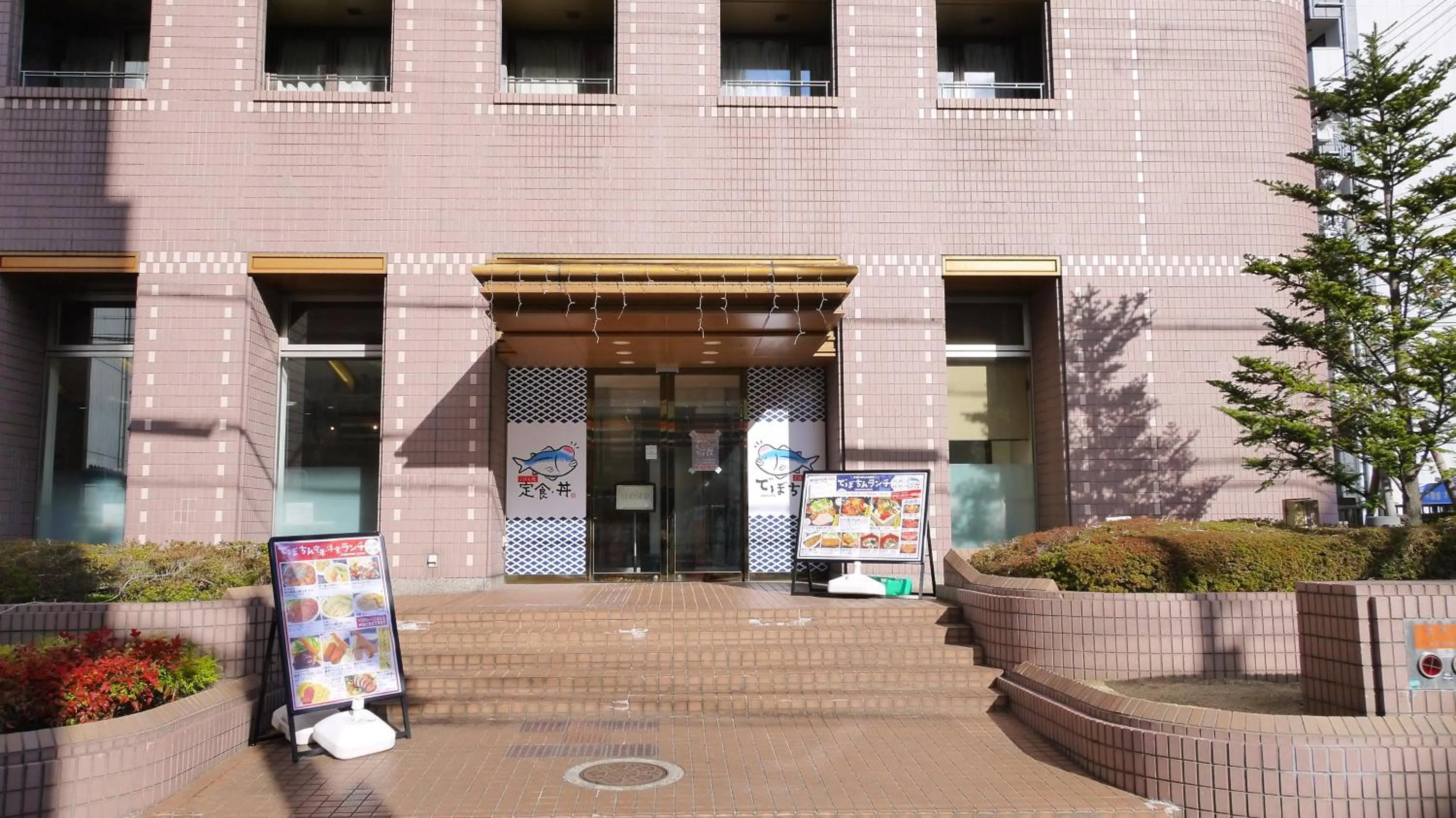 Restaurant/places to eat in U-Community Hotel