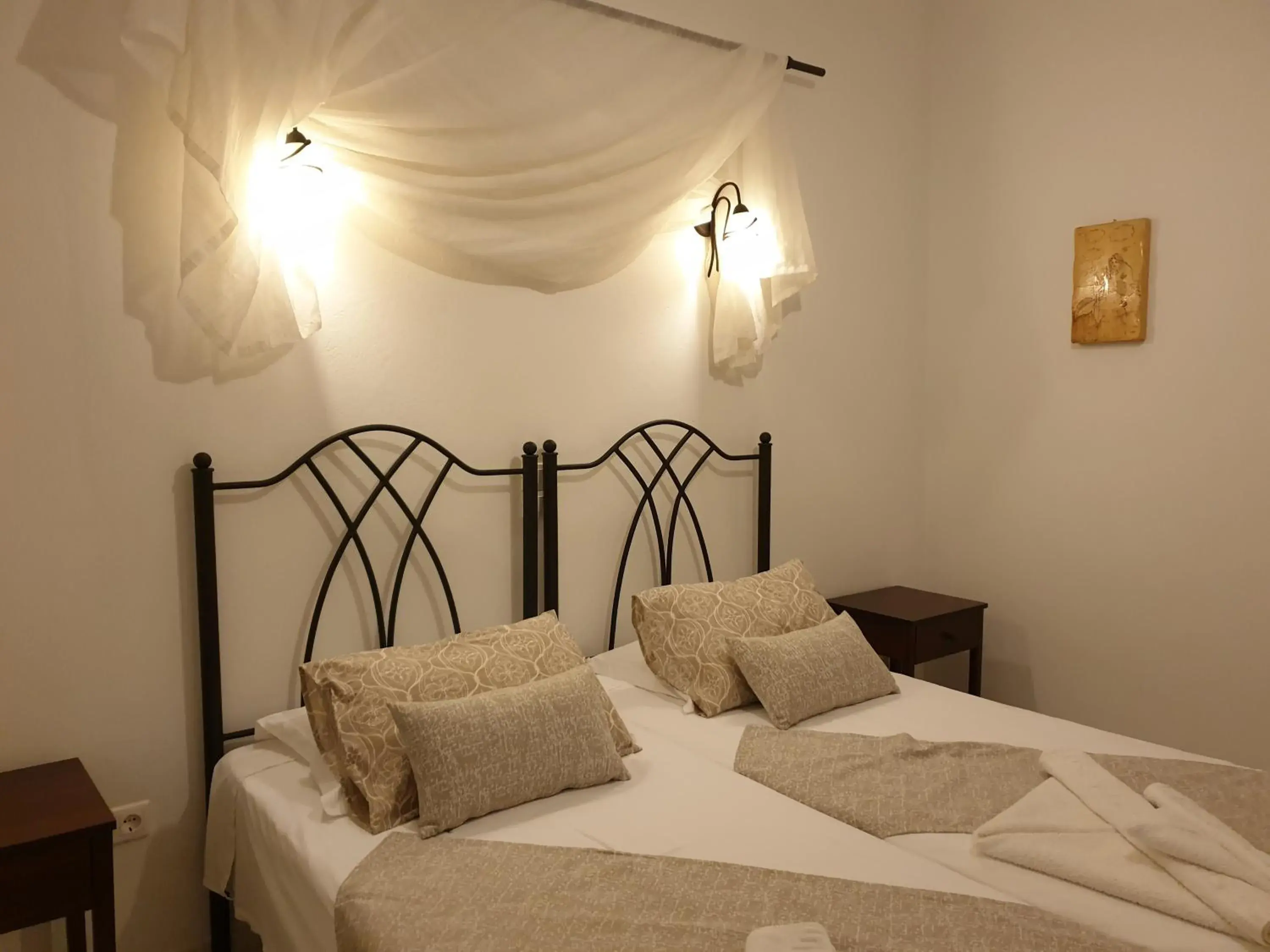 Standard Twin Room with Mountain View in Sifnos Hotel Benaki Standard Twin Room with Mountain View in Sifnos Hotel Benaki