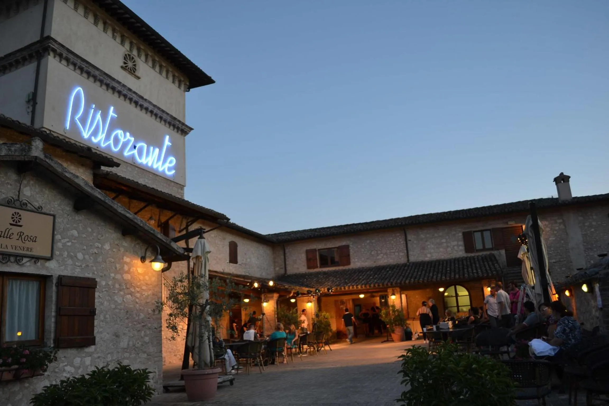 Restaurant/places to eat in Valle Rosa