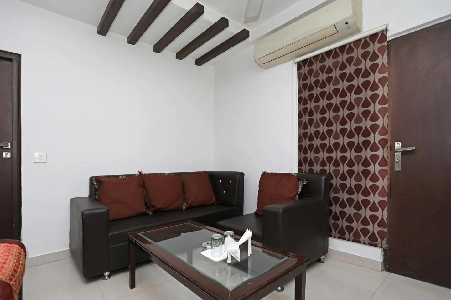 Deluxe Double Room (2 Adults + 1 Child) in Hotel Flora Inn