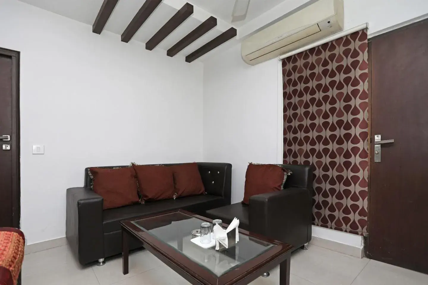 Deluxe Double Room (2 Adults + 1 Child) in Hotel Flora Inn Deluxe Double Room (2 Adults + 1 Child) in Hotel Flora Inn