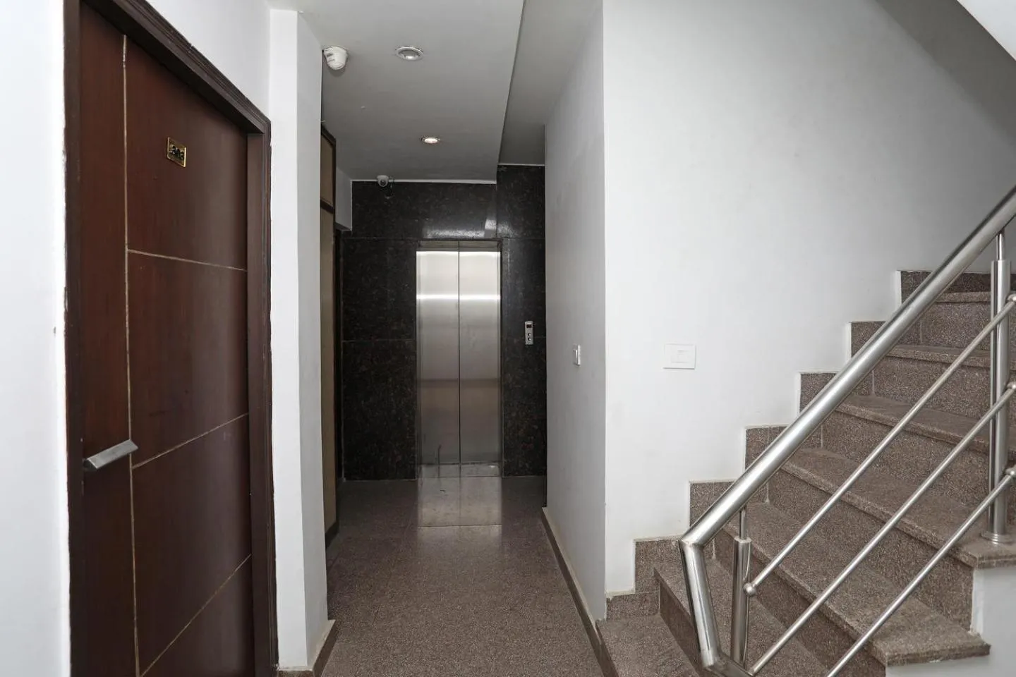Property building in Hotel Flora Inn