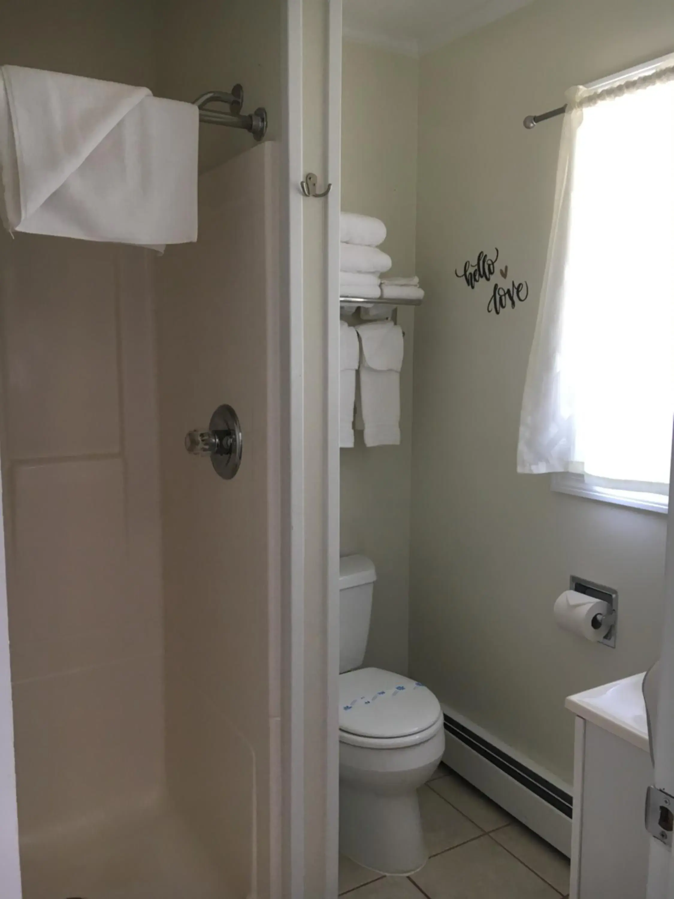 Deluxe Double Room with Shower - single occupancy in Highland Lake Resort Deluxe Double Room with Shower - single occupancy in Highland Lake Resort