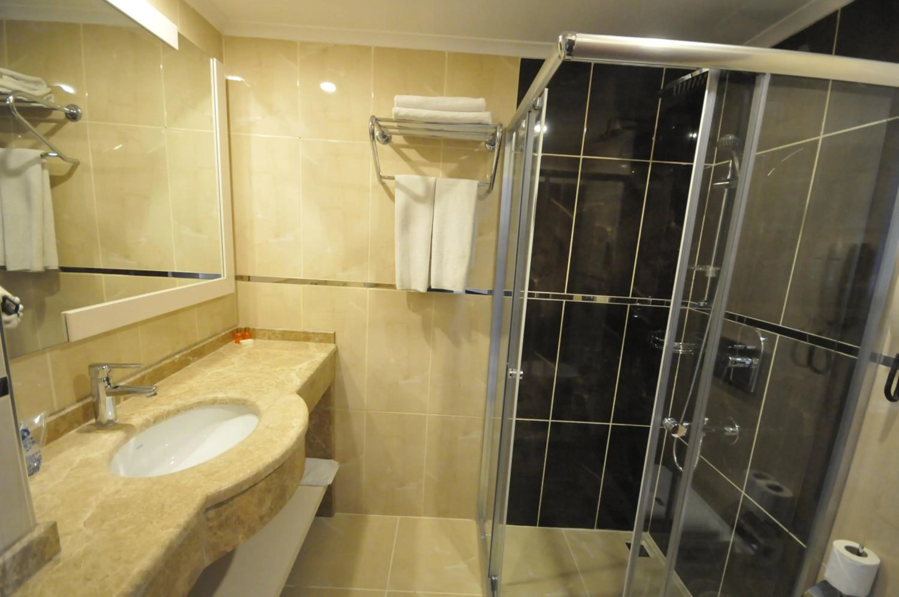 Bathroom in Kleopatra Micador Otel