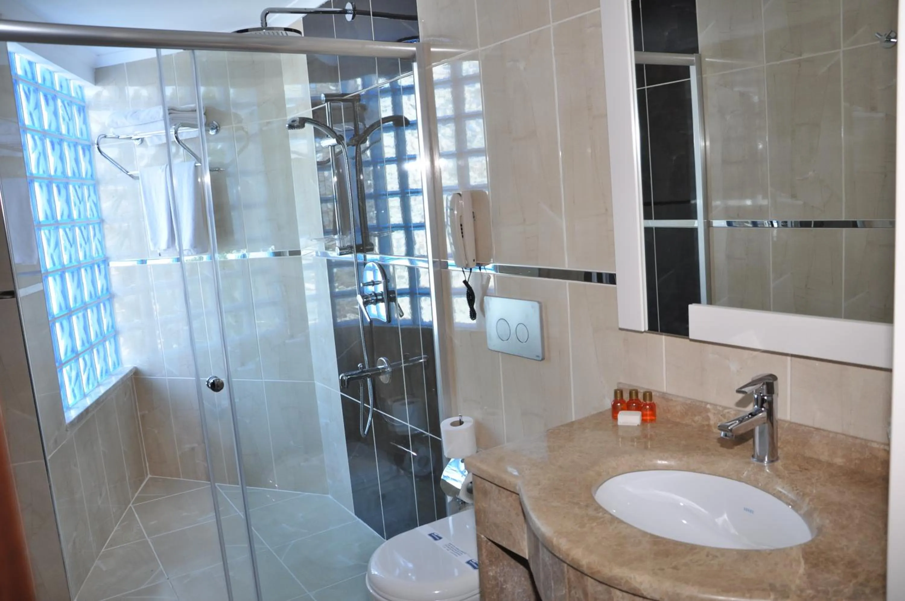 Bathroom in Kleopatra Micador Otel