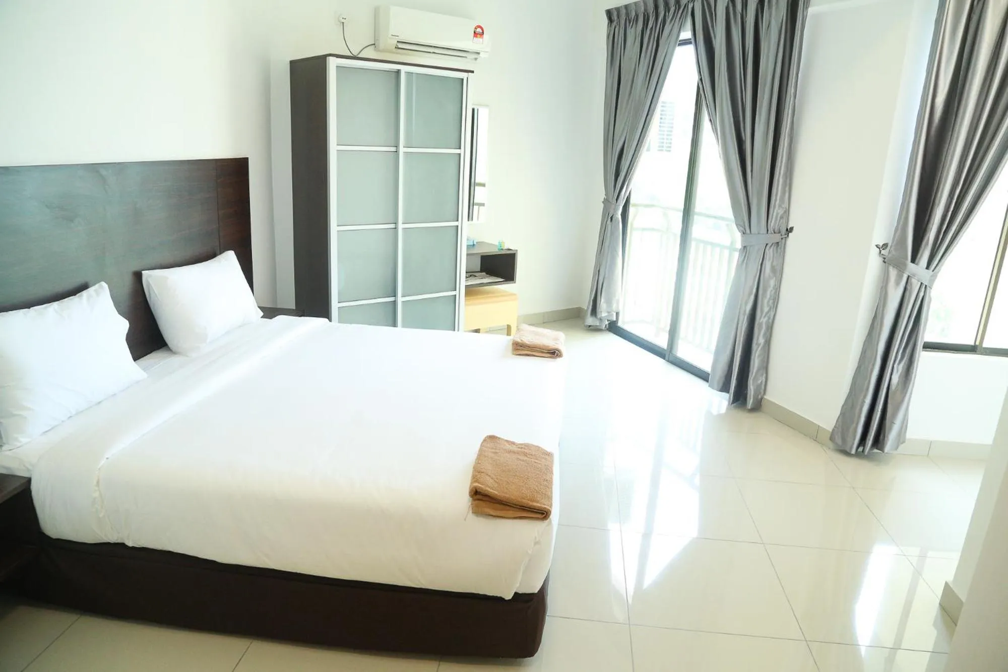 Bed in Marina Heights Resort