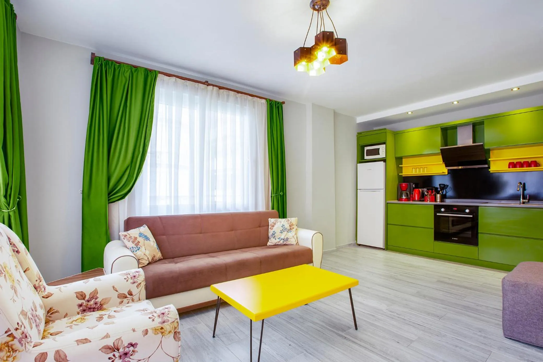 TV and multimedia in Twin Apart Hotel