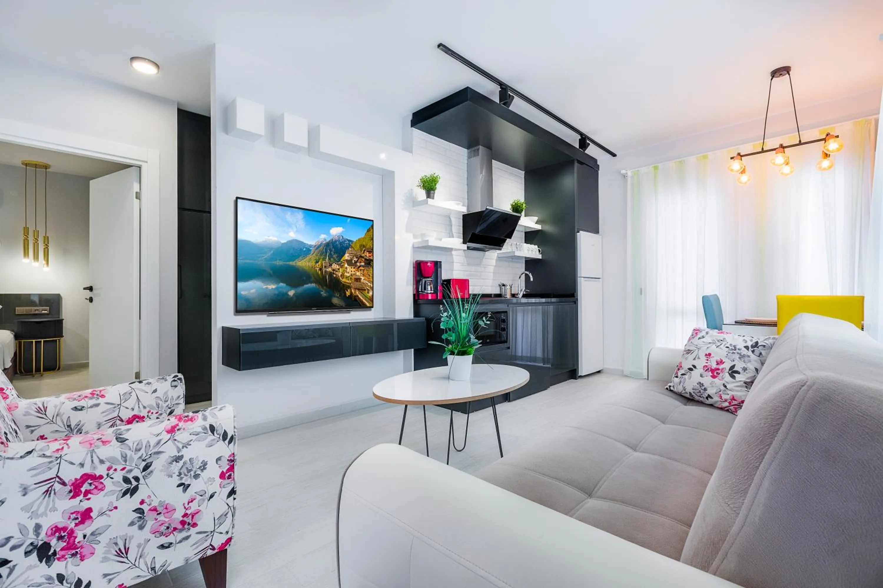 Communal lounge/ TV room in Twin Apart Hotel