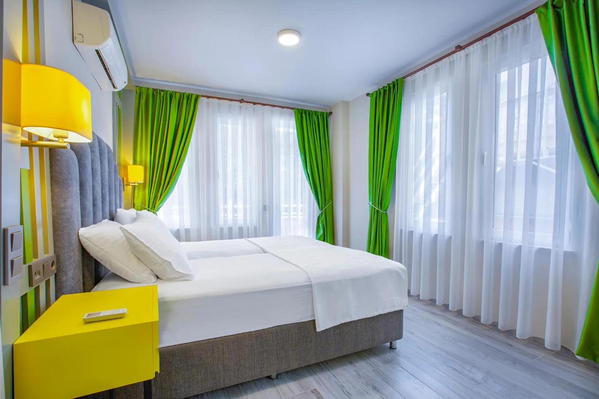 Bed in Twin Apart Hotel