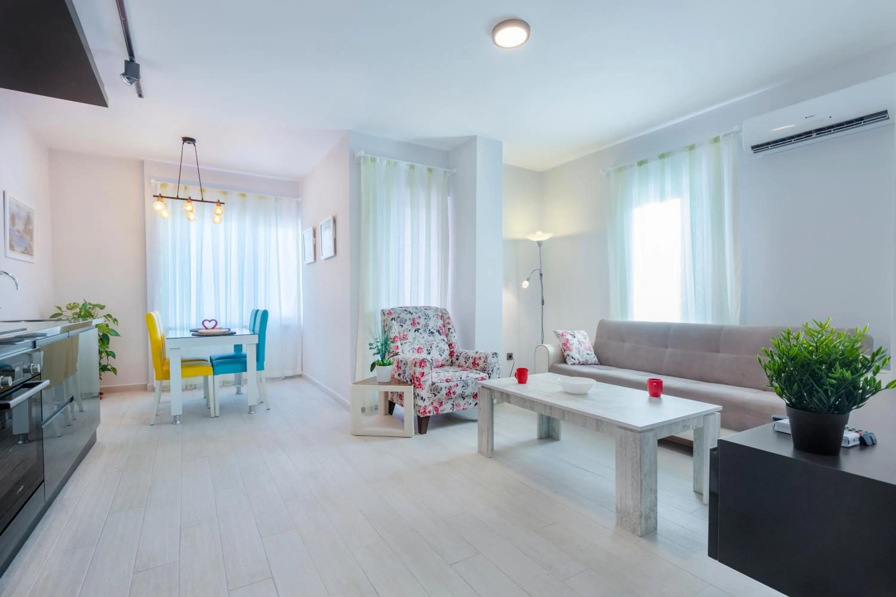 TV and multimedia in Twin Apart Hotel