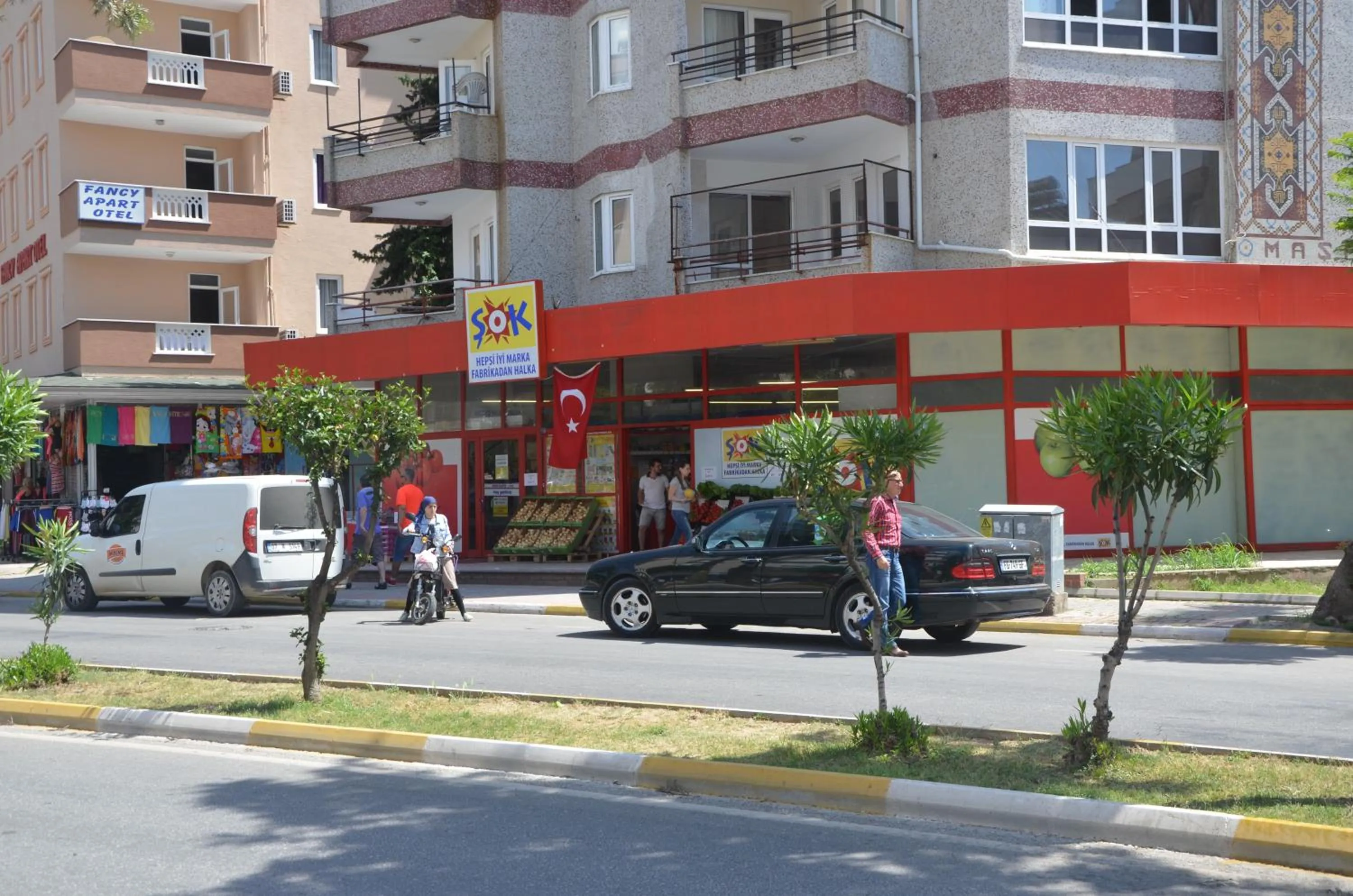 Supermarket/grocery shop in Twin Apart Hotel