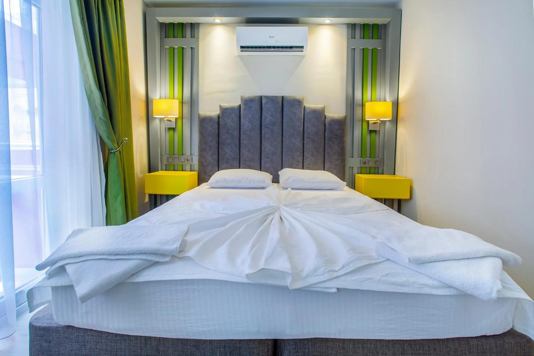 Bed in Twin Apart Hotel