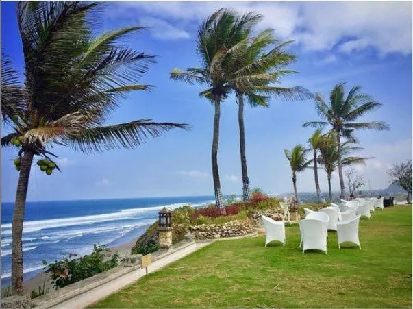 Queen of the South Beach Resort