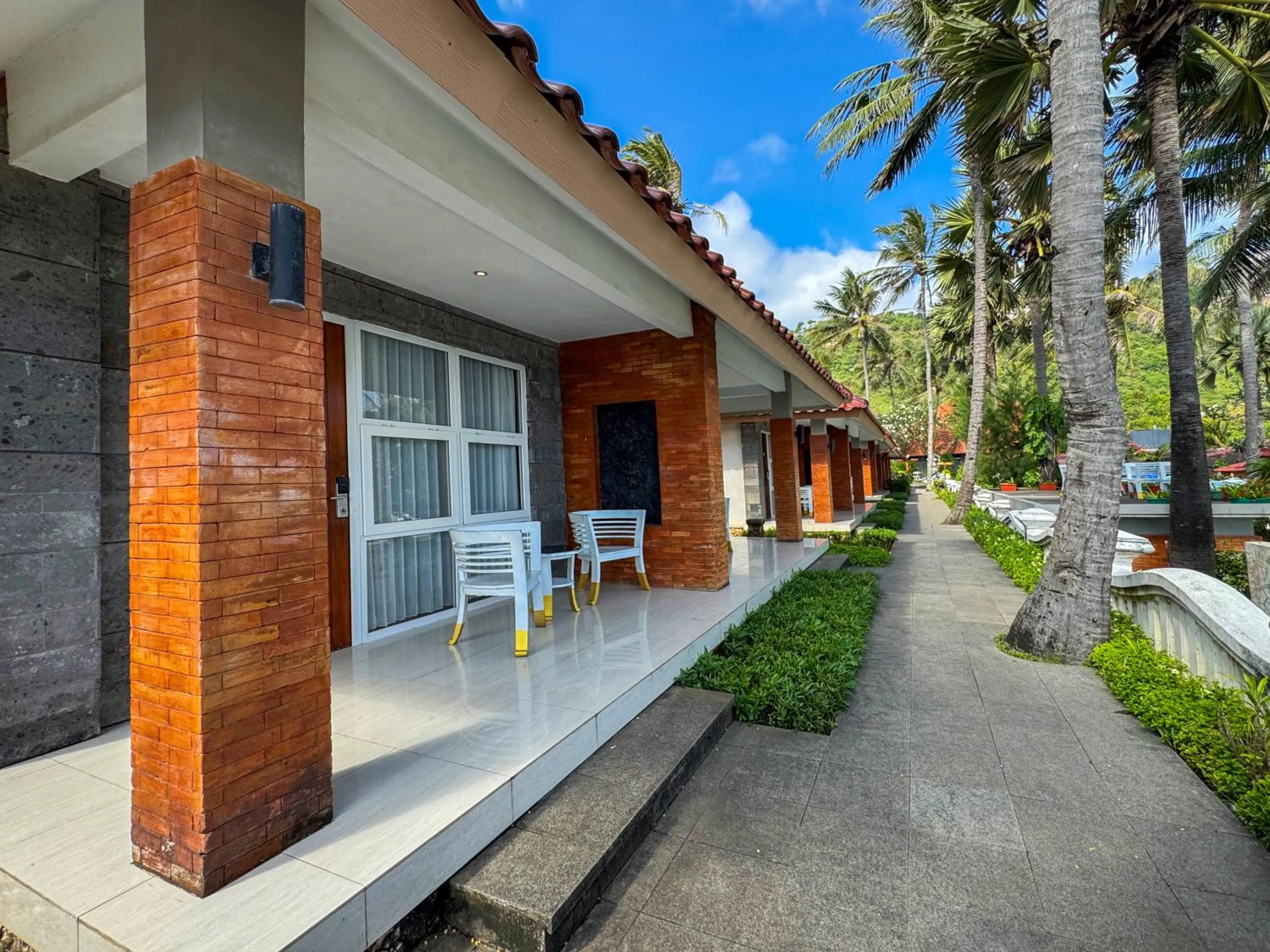 Queen of the South Beach Resort