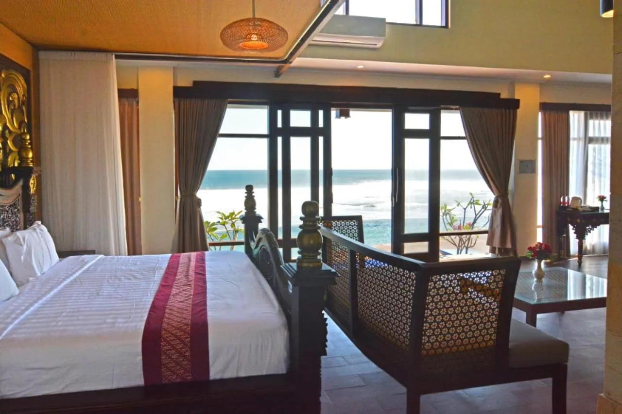 Bed in Queen of the South Beach Resort