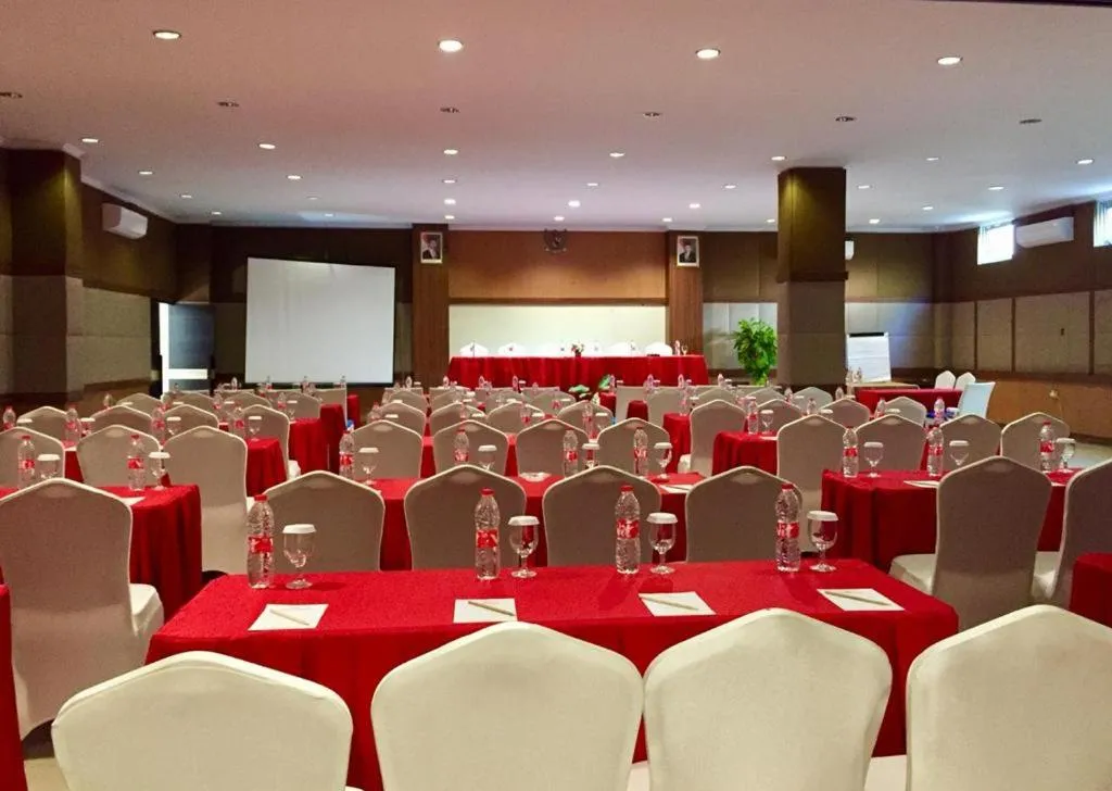 Queen of the South Beach Resort