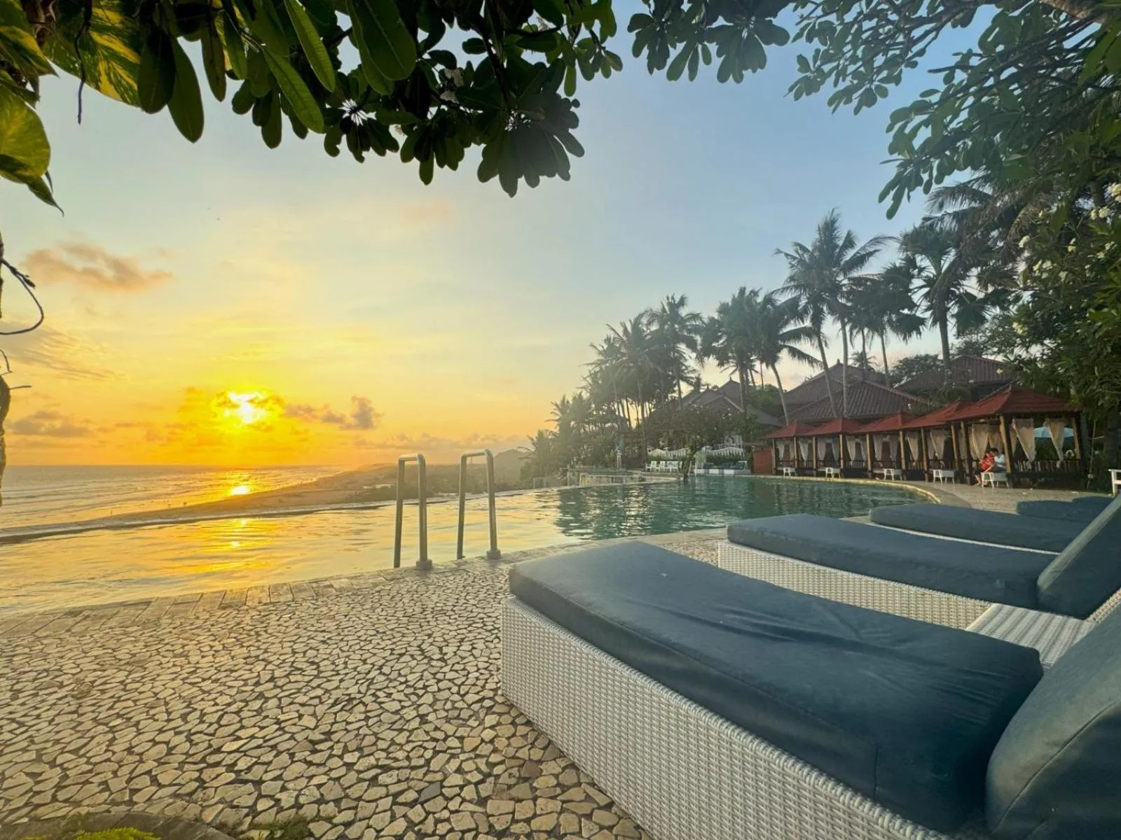 Swimming pool in Queen of the South Beach Resort