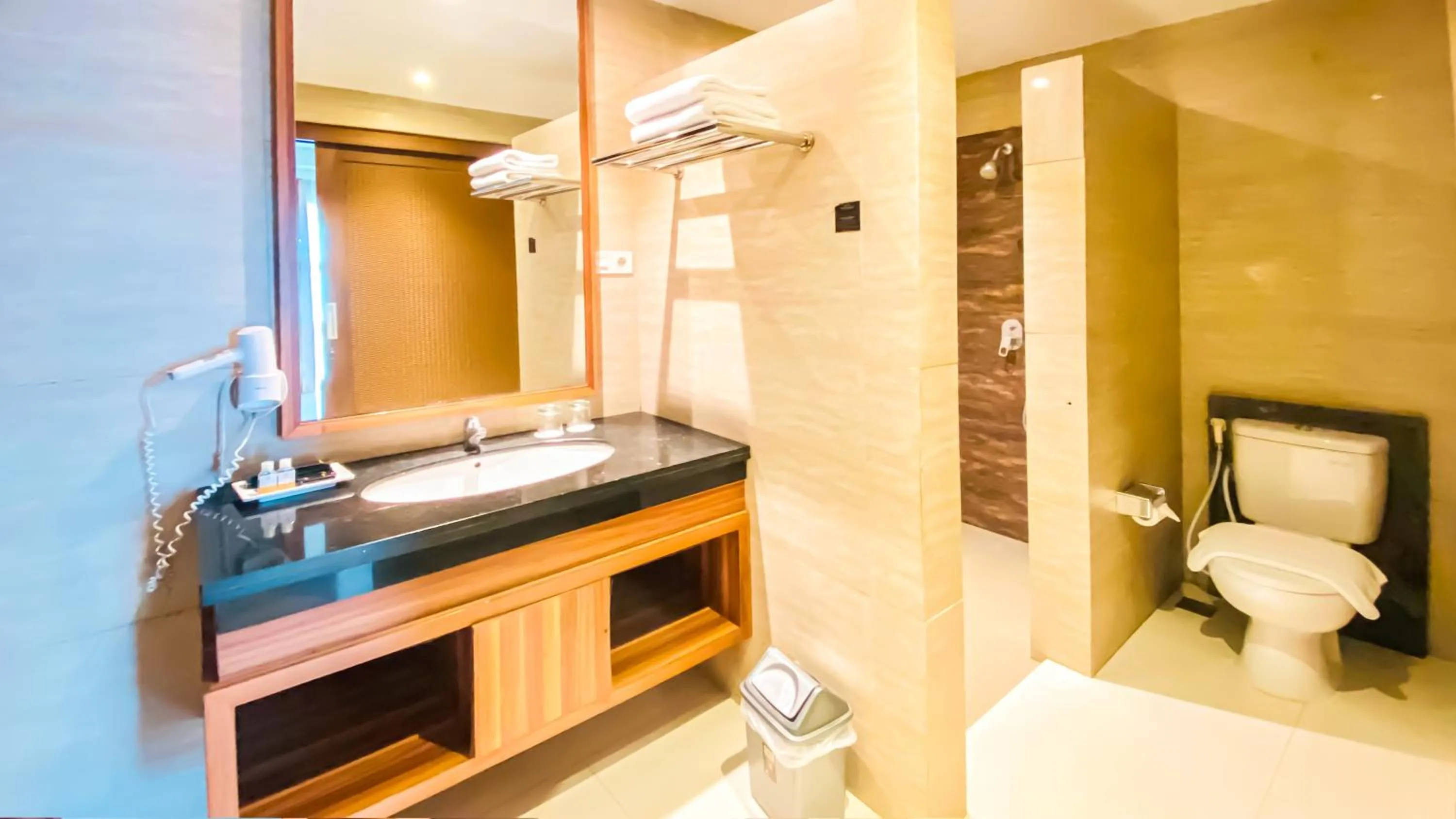 Queen of the South Beach Resort