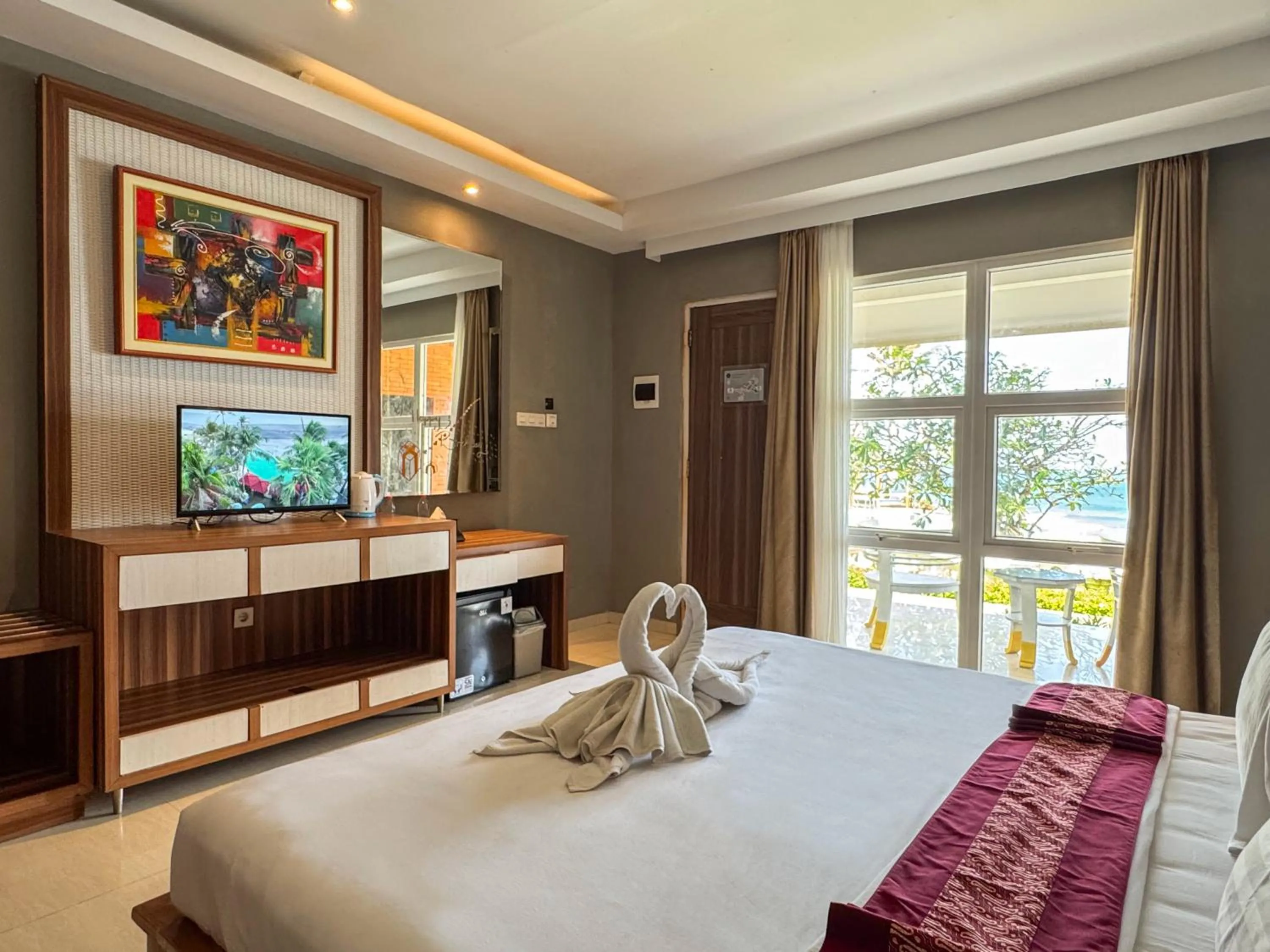 Bed in Queen of the South Beach Resort