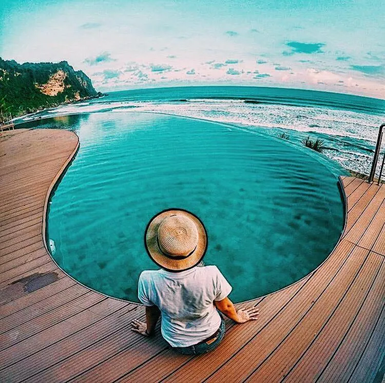 Queen of the South Beach Resort