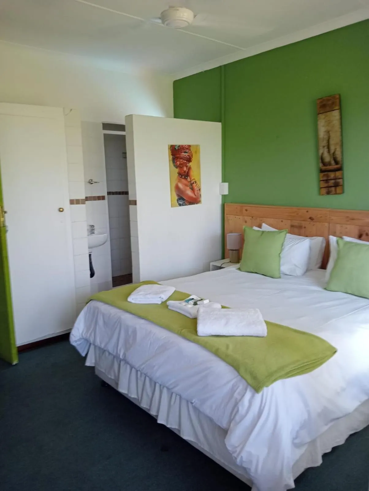 Bed in Seaside Lodge B&B